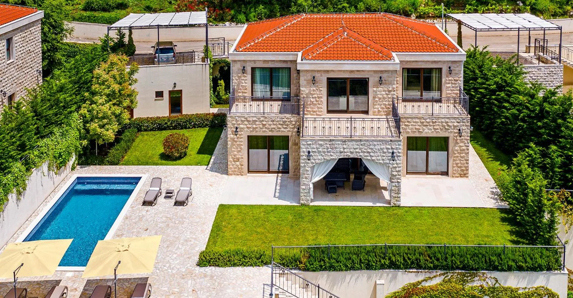 Property building in Oak Leaf Residences