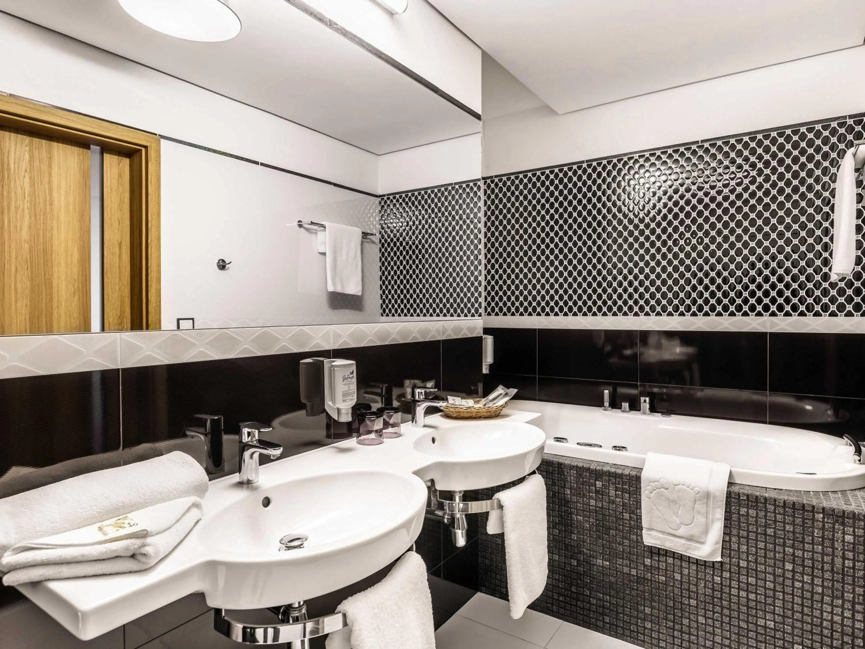 Bedroom in Mercure Wiazowna Brant