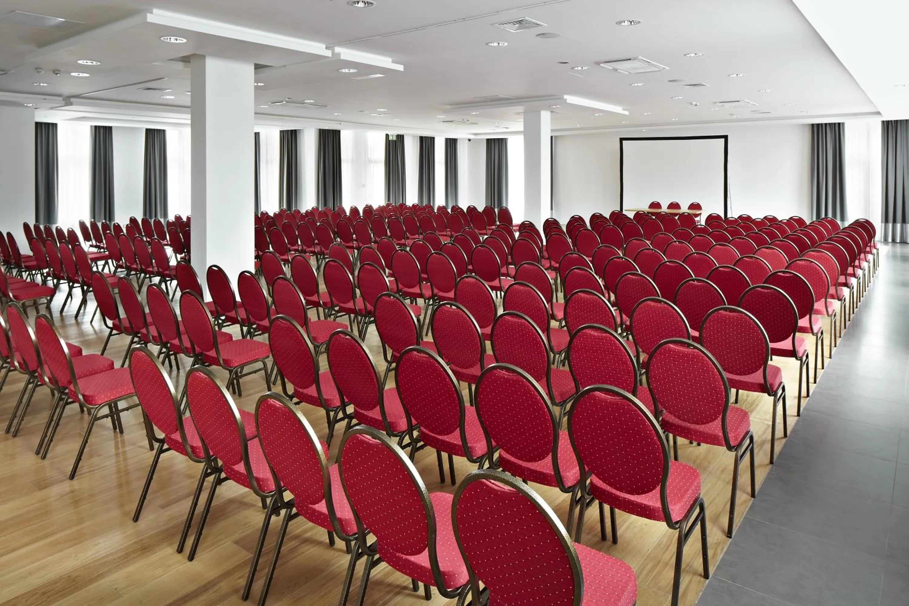 Business facilities in Mercure Wiazowna Brant