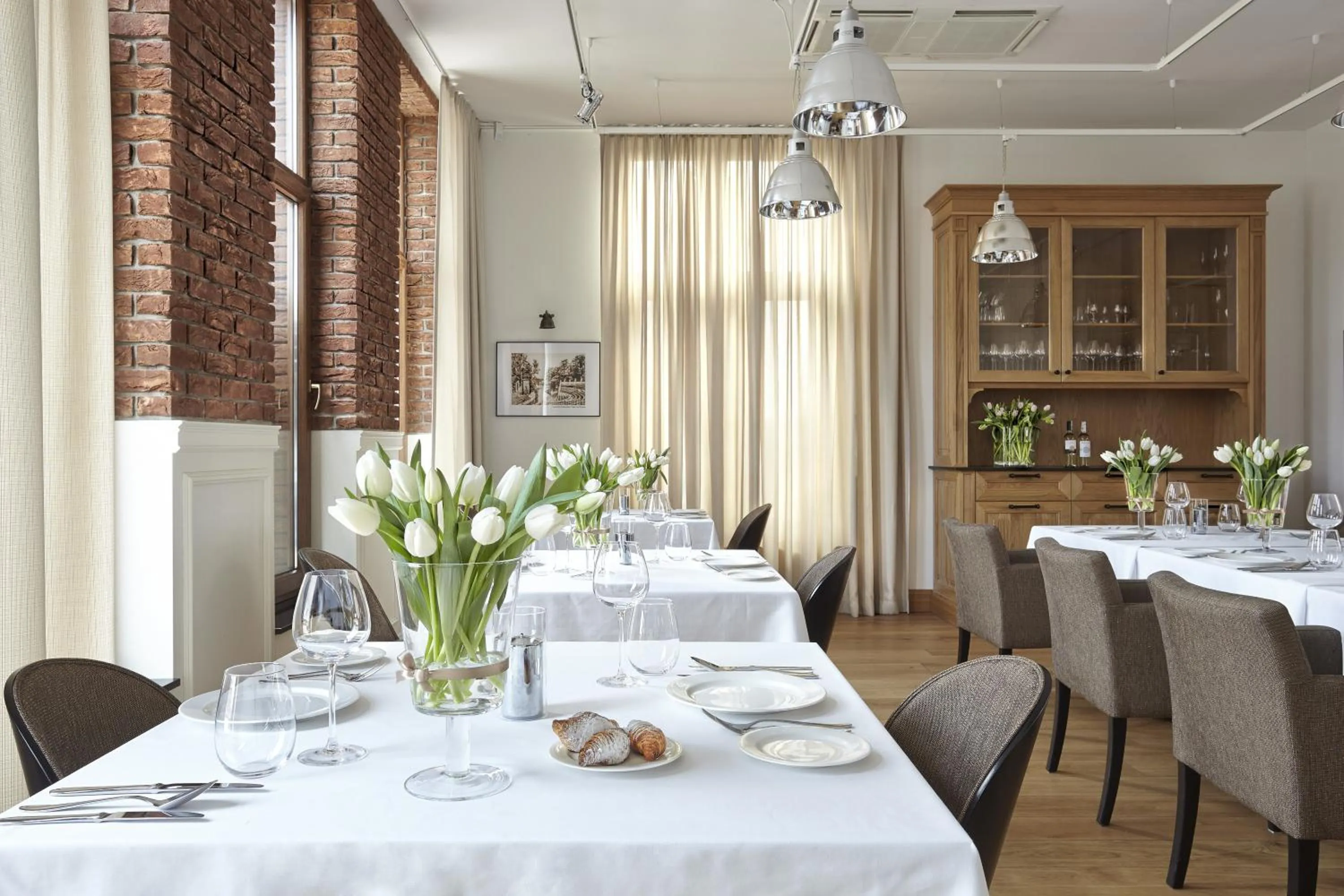 Restaurant/places to eat in Mercure Wiazowna Brant