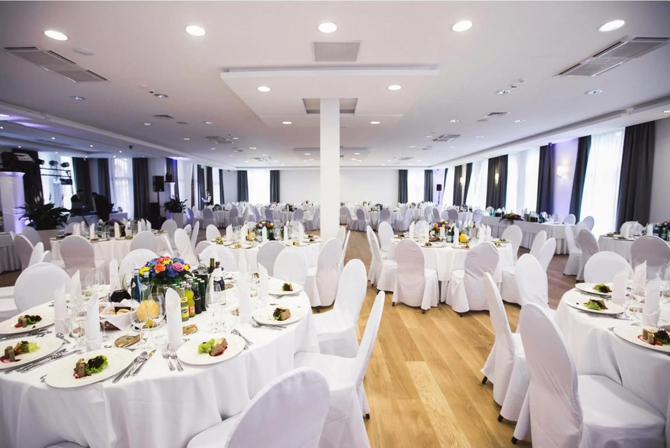 Staff in Mercure Wiazowna Brant