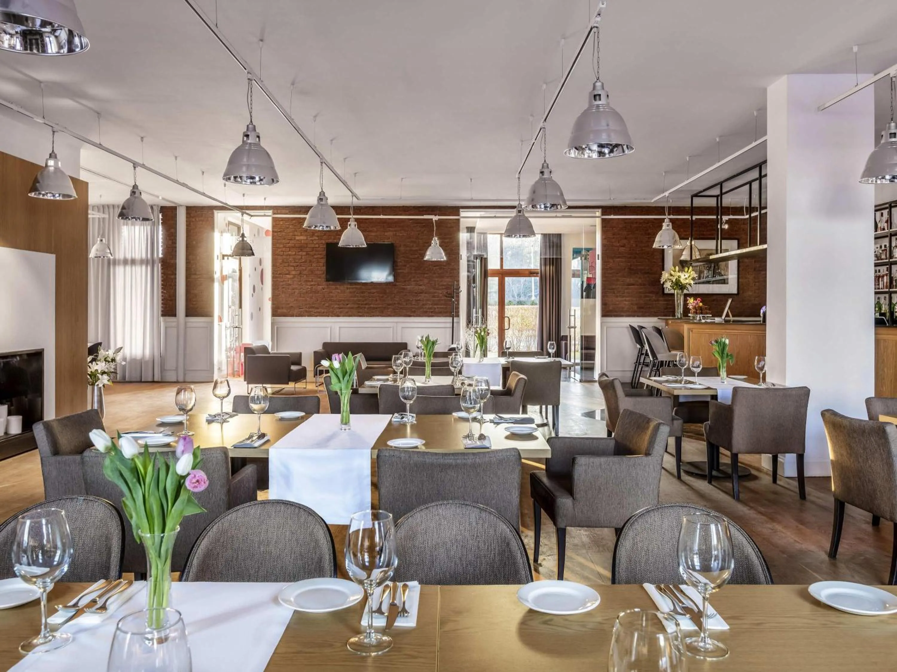 Restaurant/places to eat in Mercure Wiazowna Brant