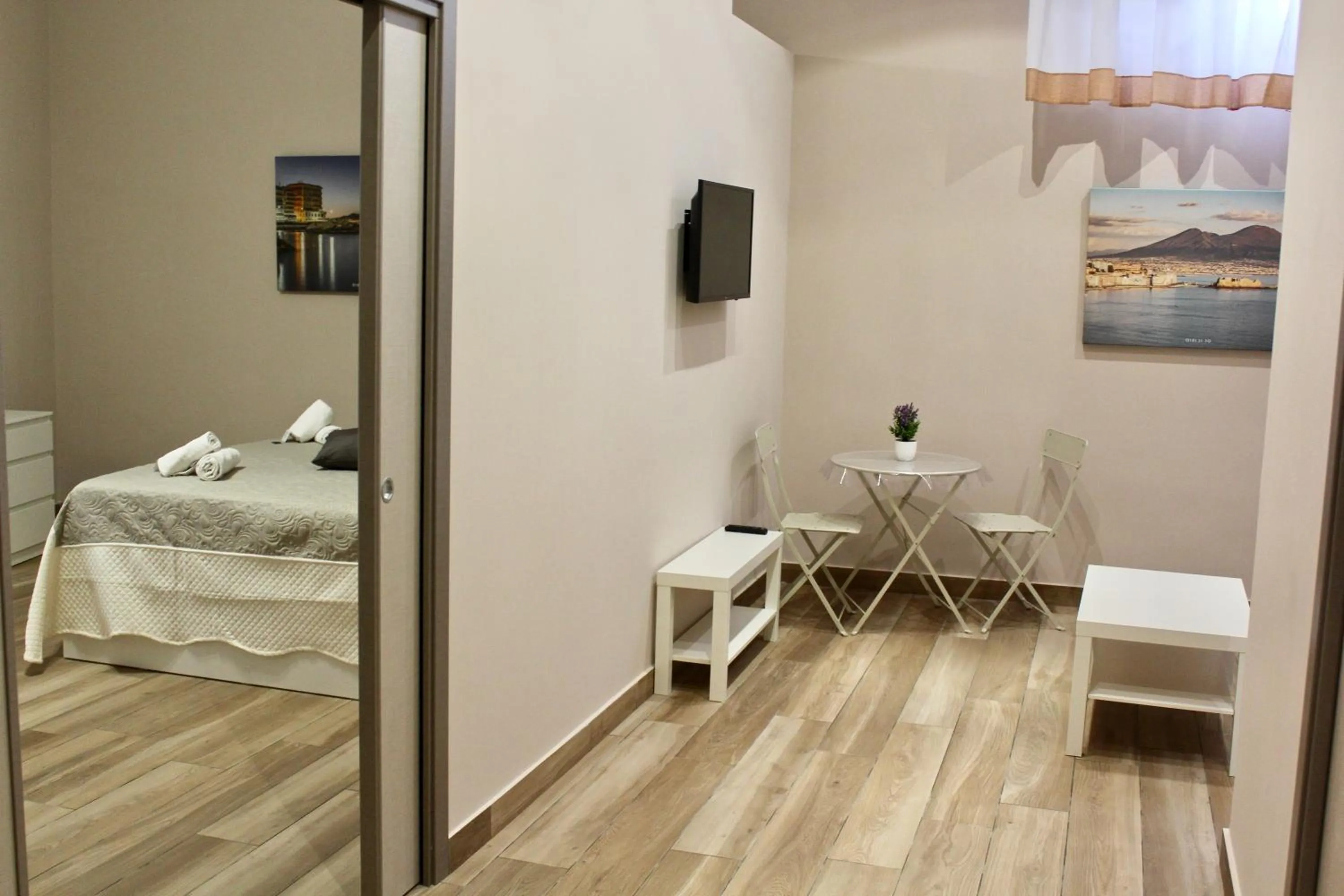 Photo of the whole room, Bed in Central Station Garibaldi