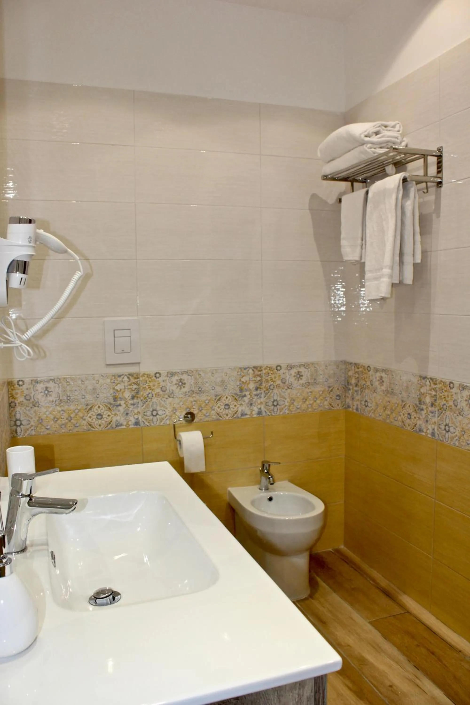 Bathroom in Central Station Garibaldi