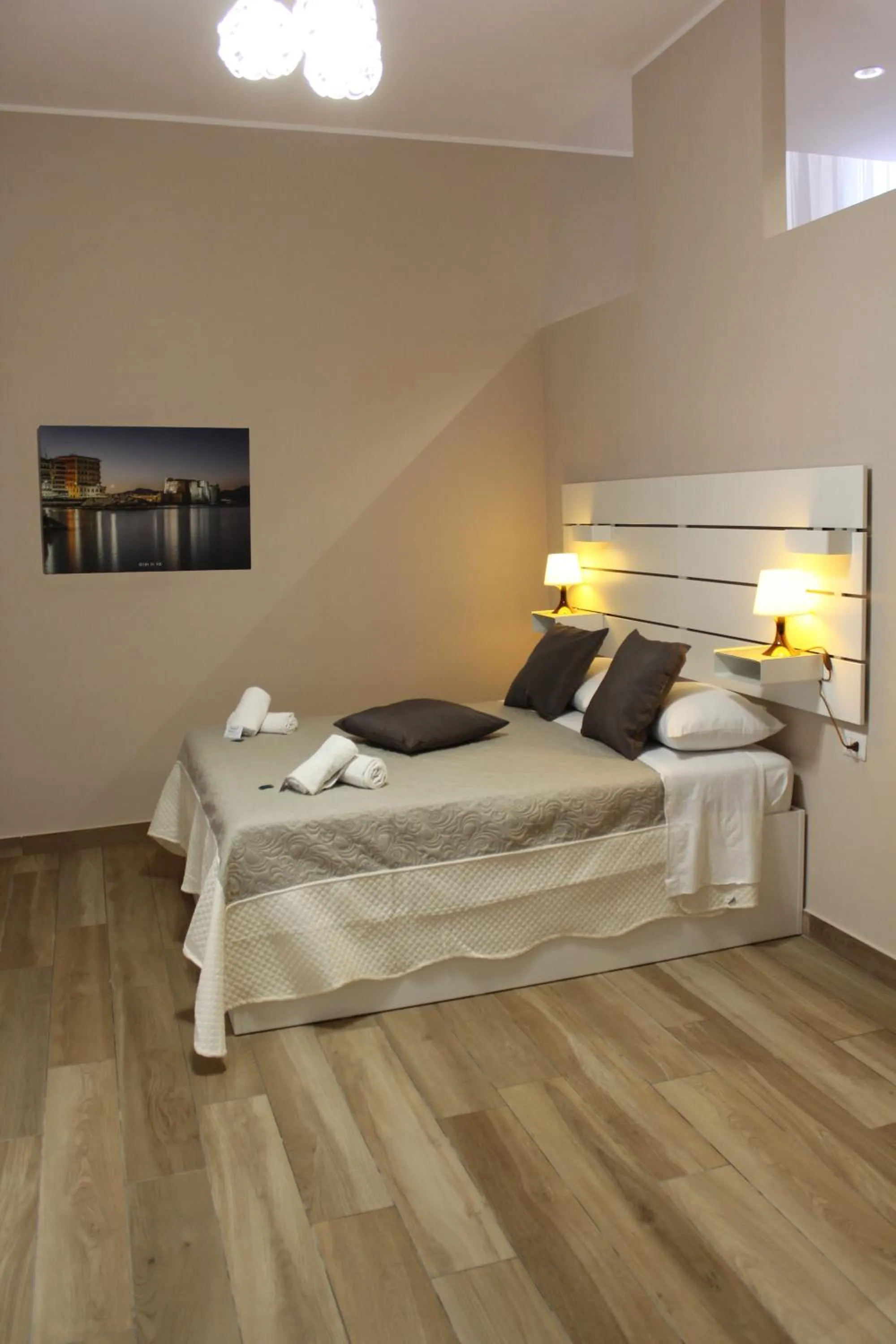 Photo of the whole room, Bed in Central Station Garibaldi