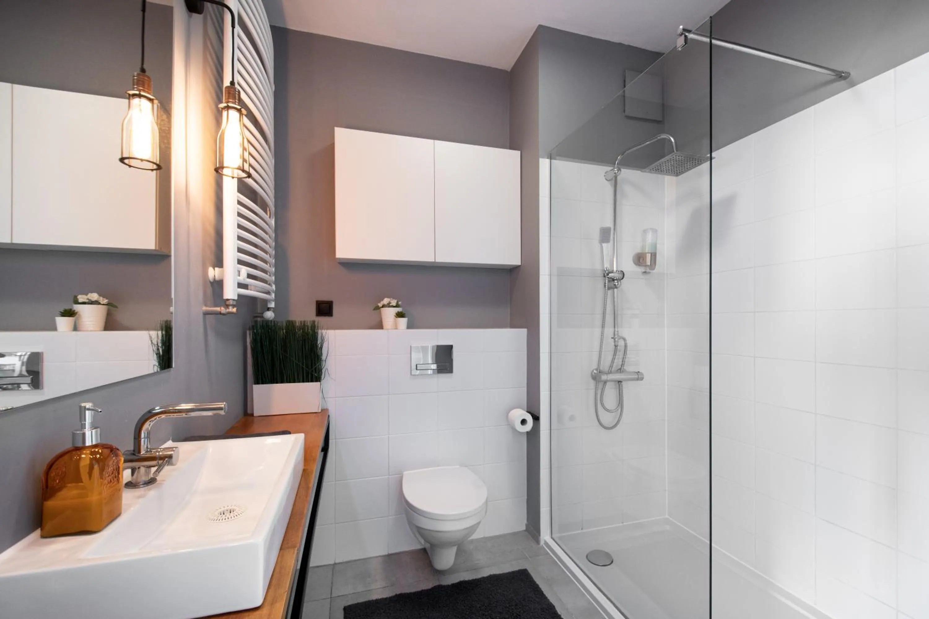 Bathroom in Warsaw Night Apartments Giełdowa