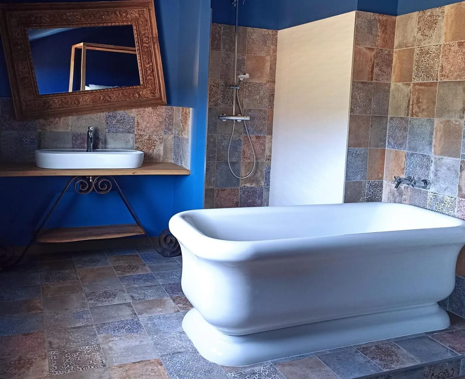 Bathroom in Sous Les Pins gîtes et chambres d'hôtes