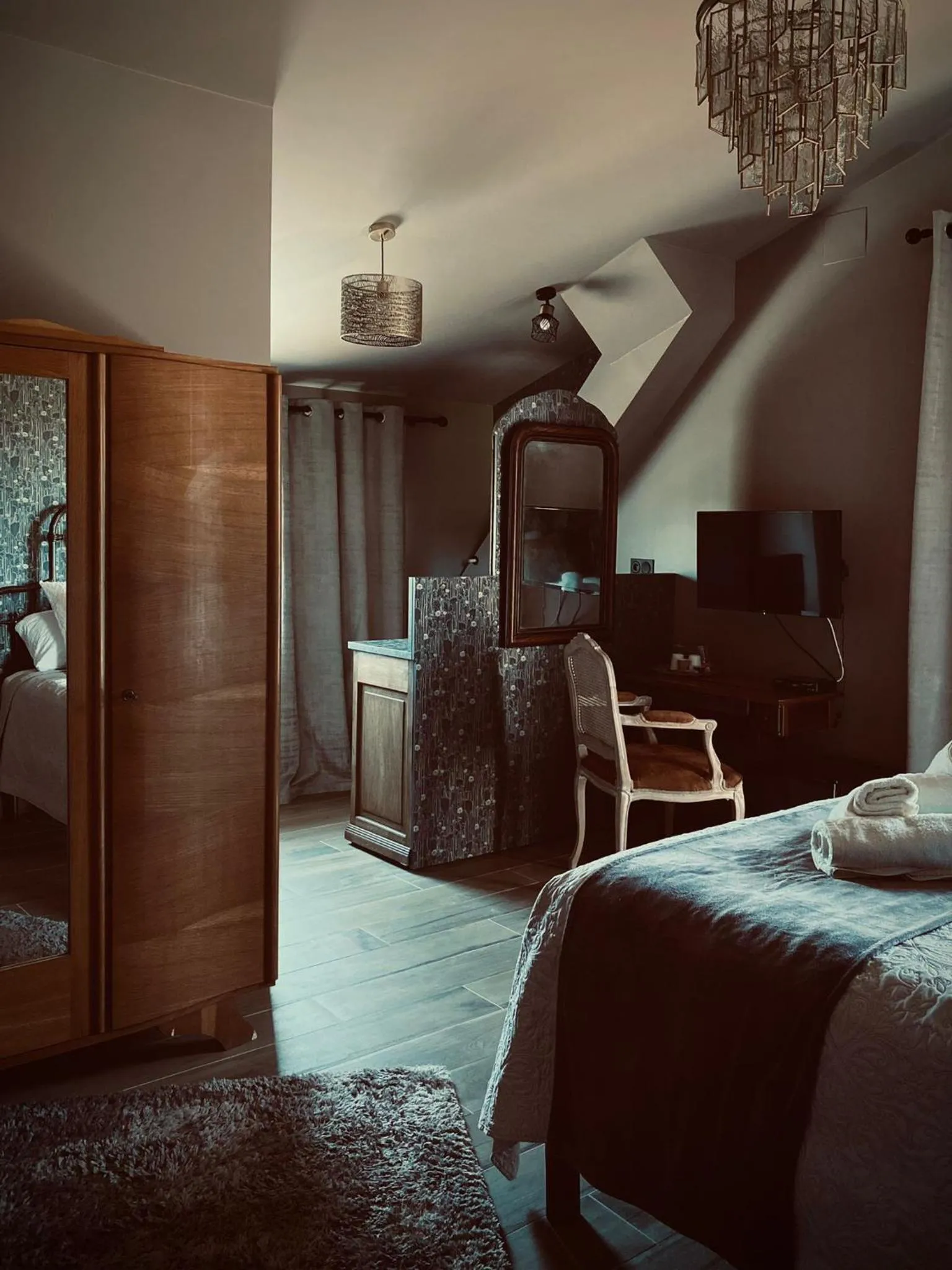 Bedroom, Bed in Sous Les Pins gîtes et chambres d'hôtes