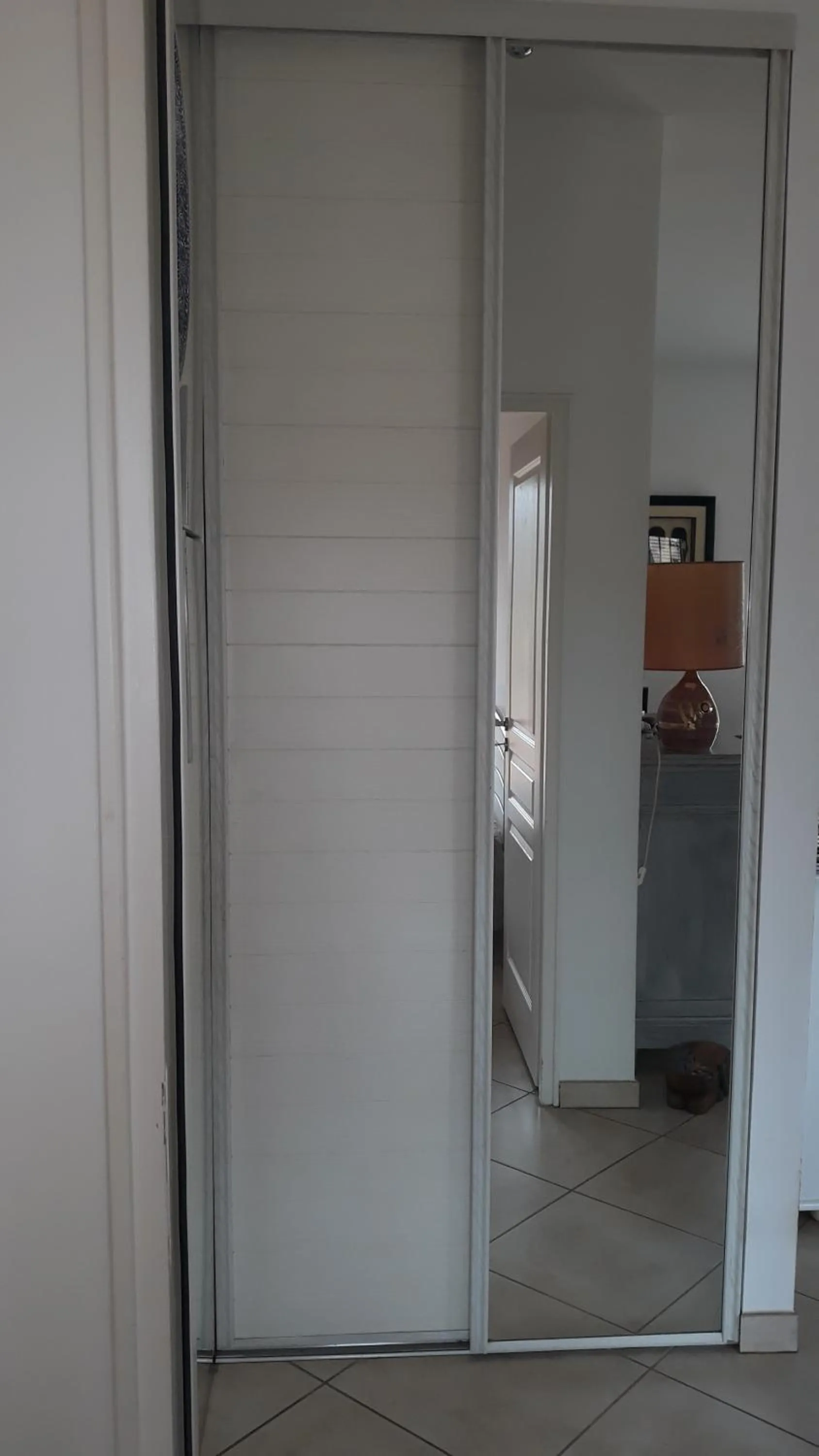 wardrobe in Sous Les Pins gîtes et chambres d'hôtes