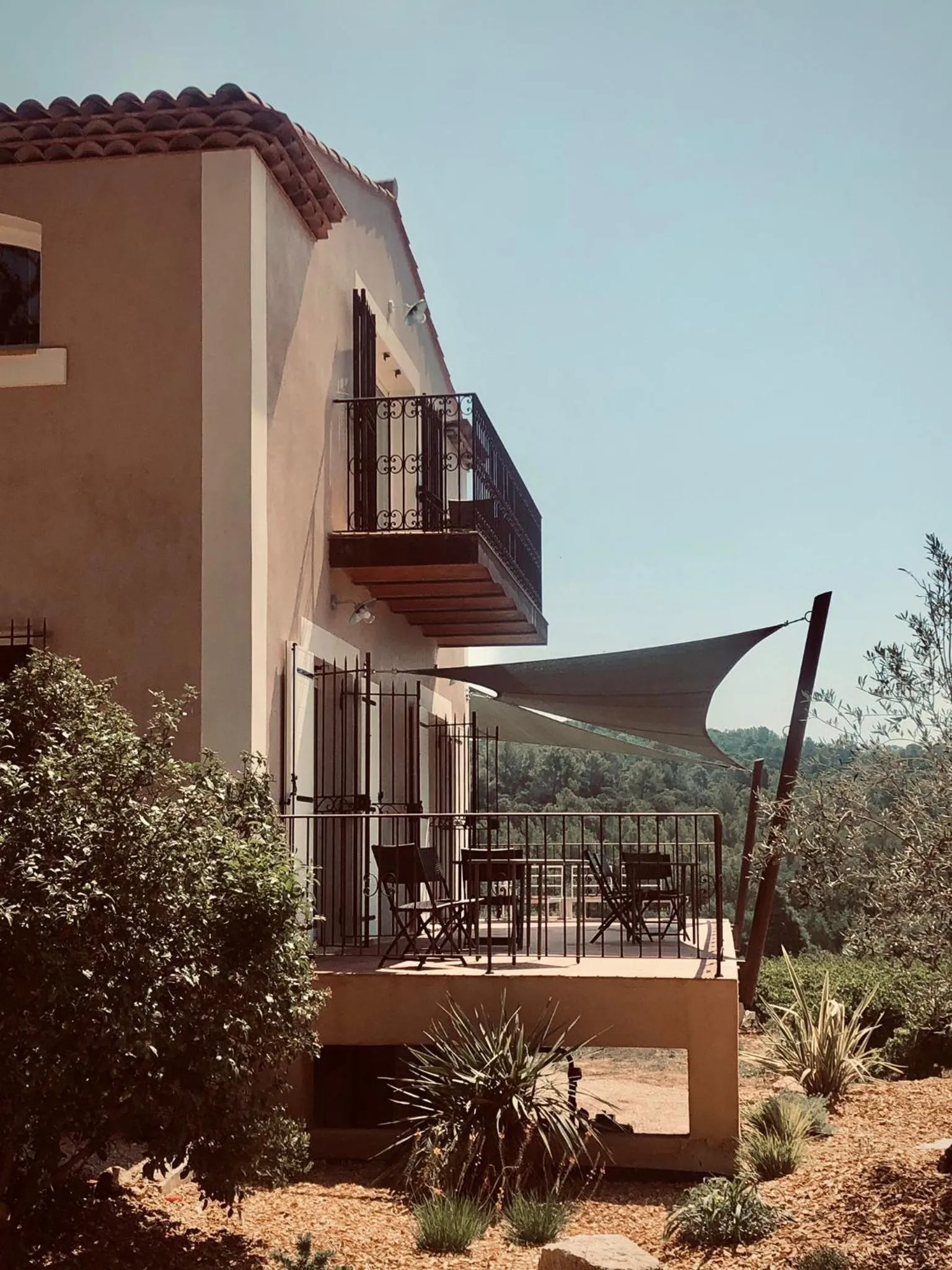 Patio in Sous Les Pins gîtes et chambres d'hôtes
