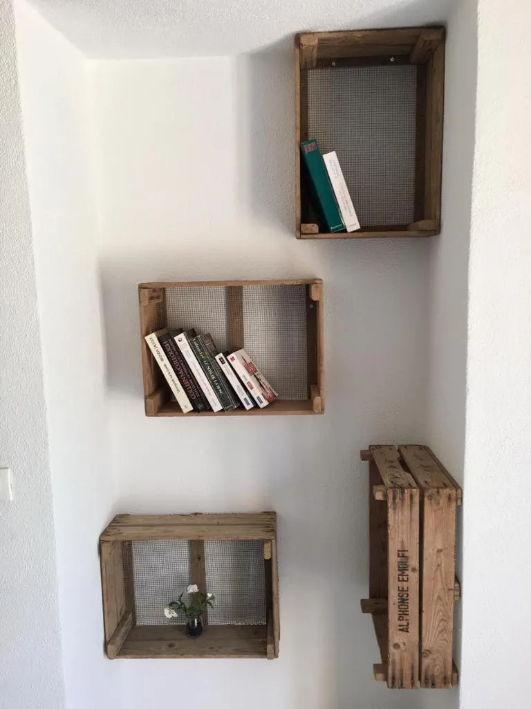 Library in Sous Les Pins gîtes et chambres d'hôtes