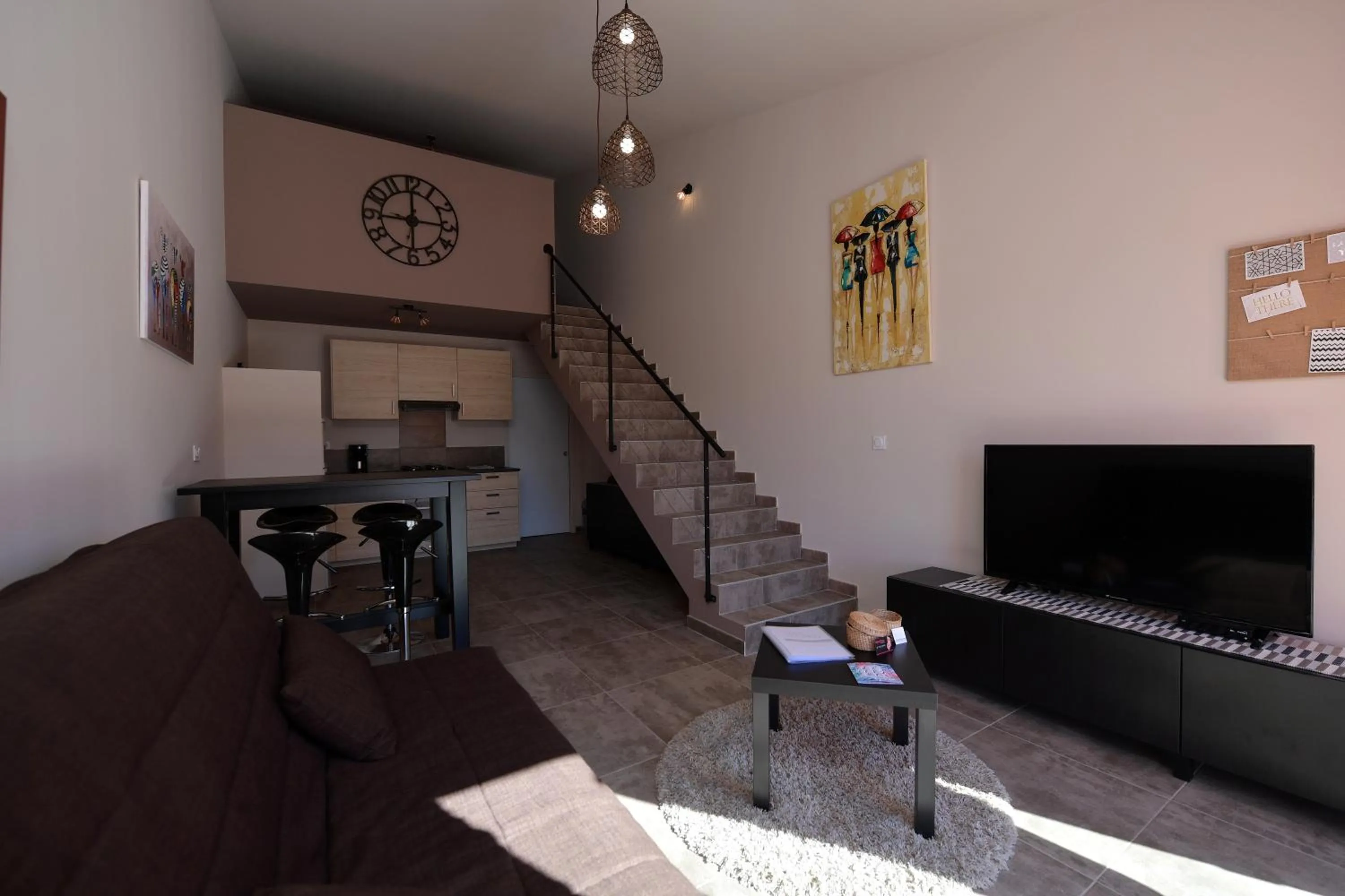 TV and multimedia in Sous Les Pins gîtes et chambres d'hôtes