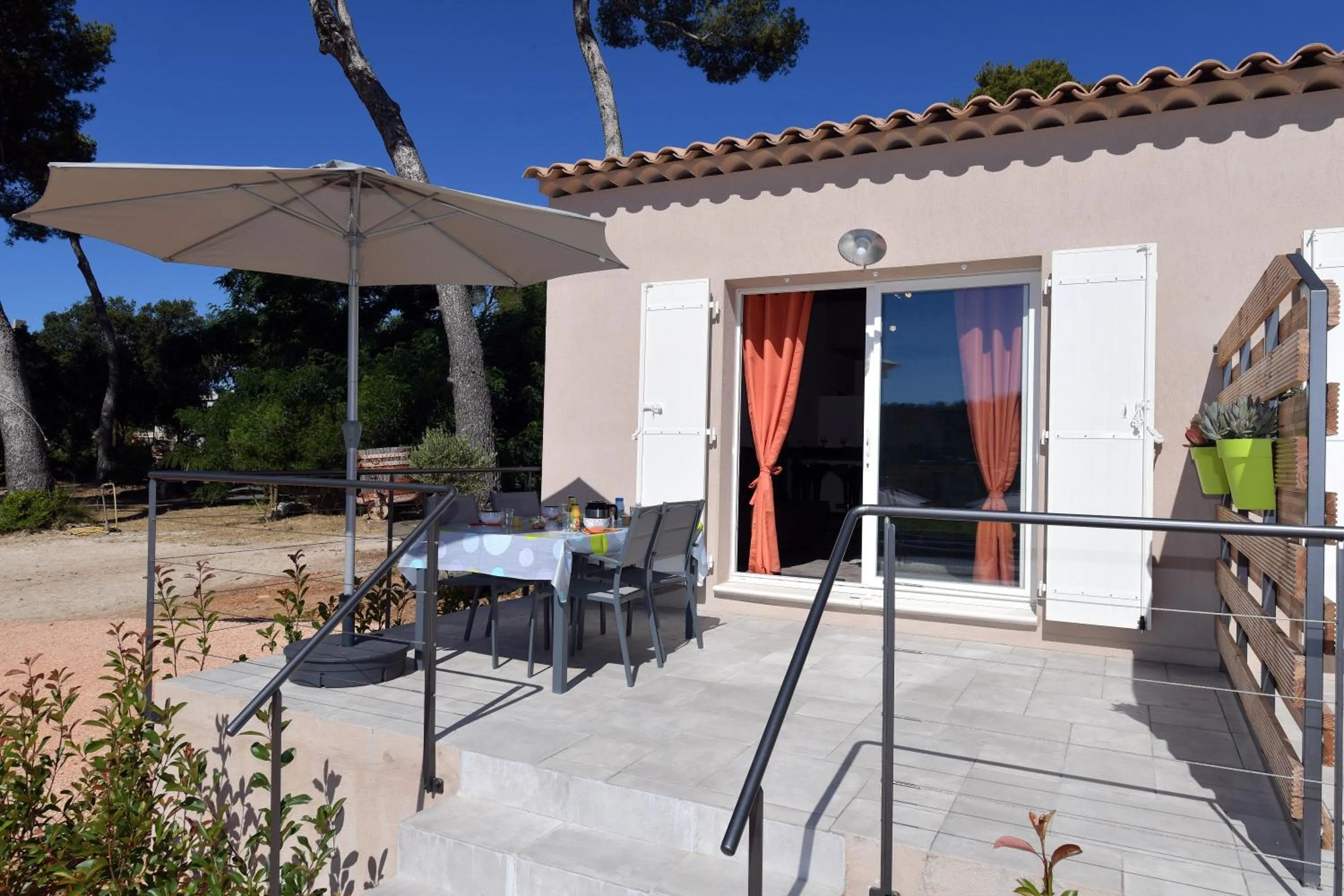 Patio in Sous Les Pins gîtes et chambres d'hôtes