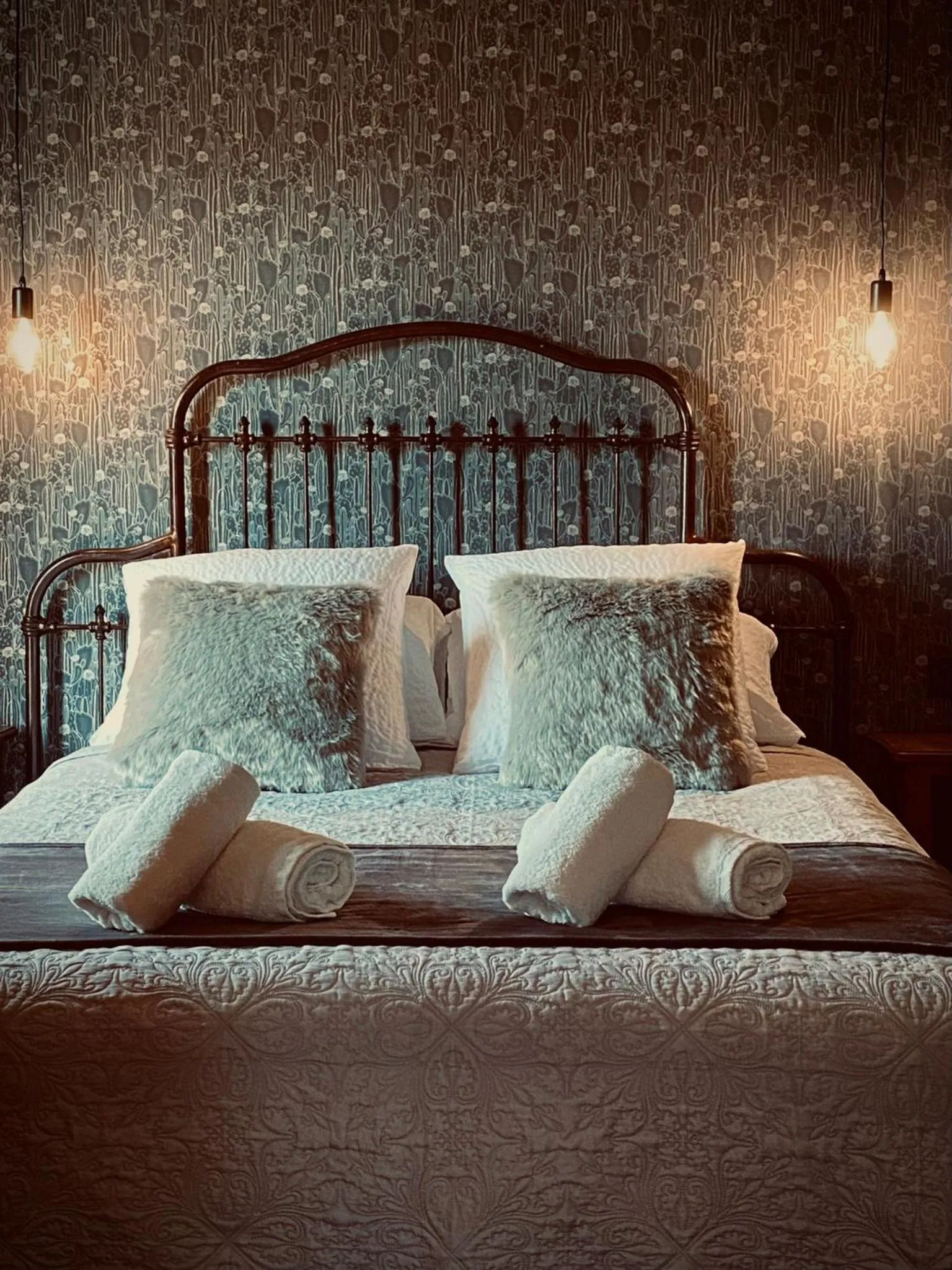 Bed in Sous Les Pins gîtes et chambres d'hôtes