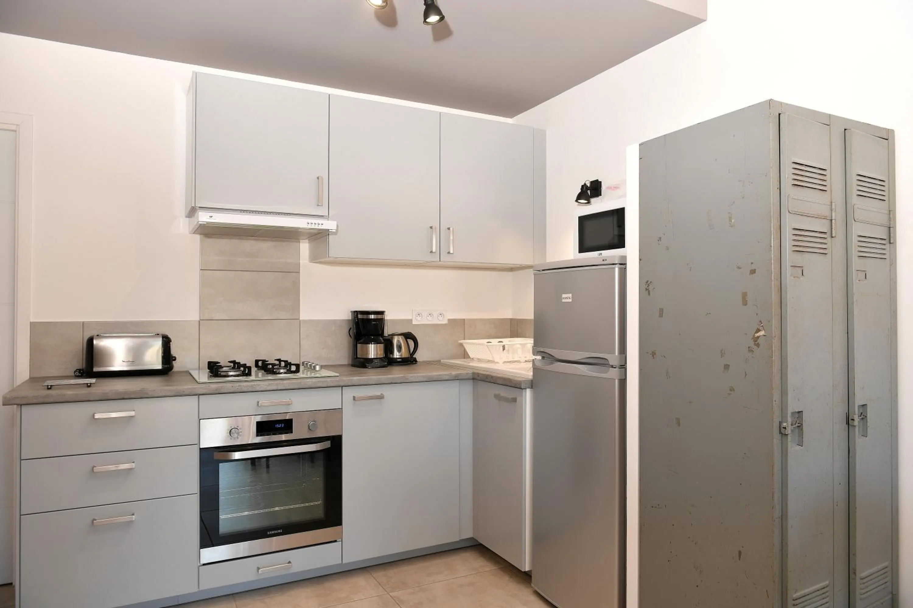 Kitchen or kitchenette in Sous Les Pins gîtes et chambres d'hôtes