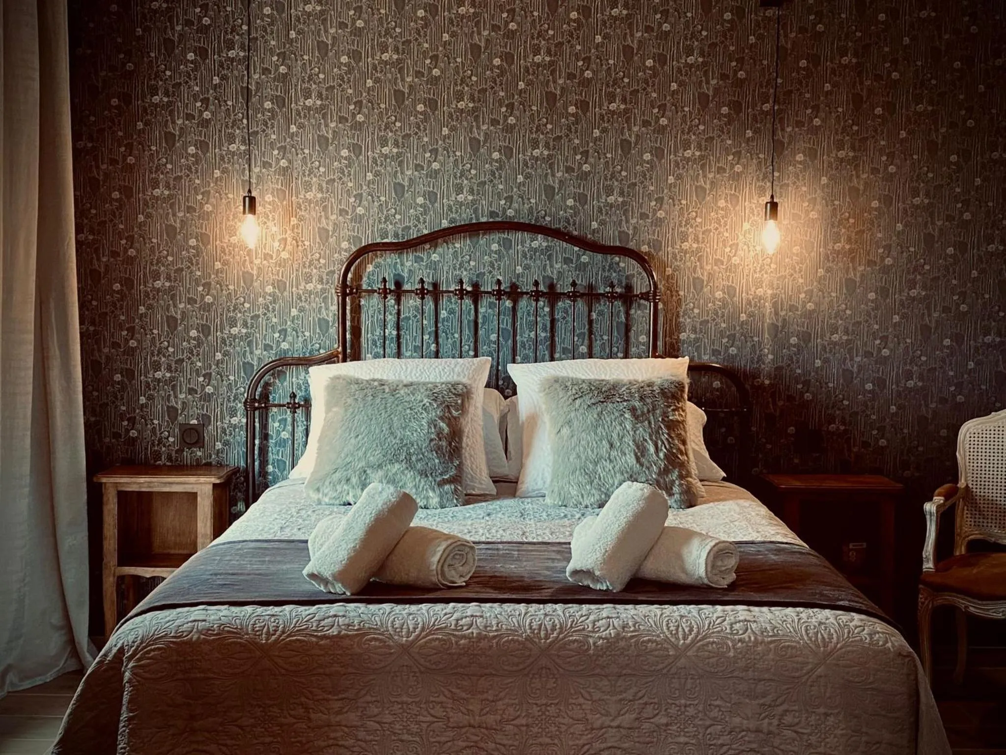 Bedroom, Bed in Sous Les Pins gîtes et chambres d'hôtes
