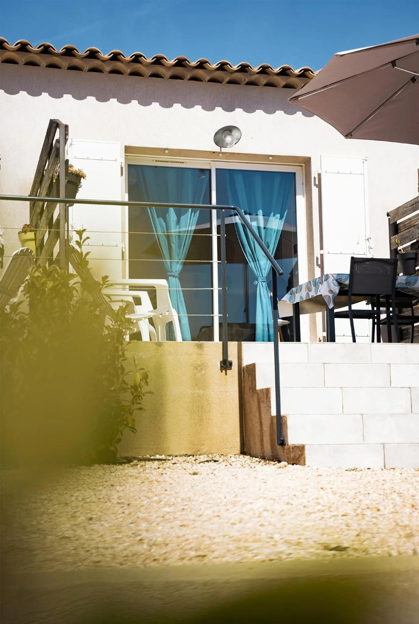 Patio in Sous Les Pins gîtes et chambres d'hôtes