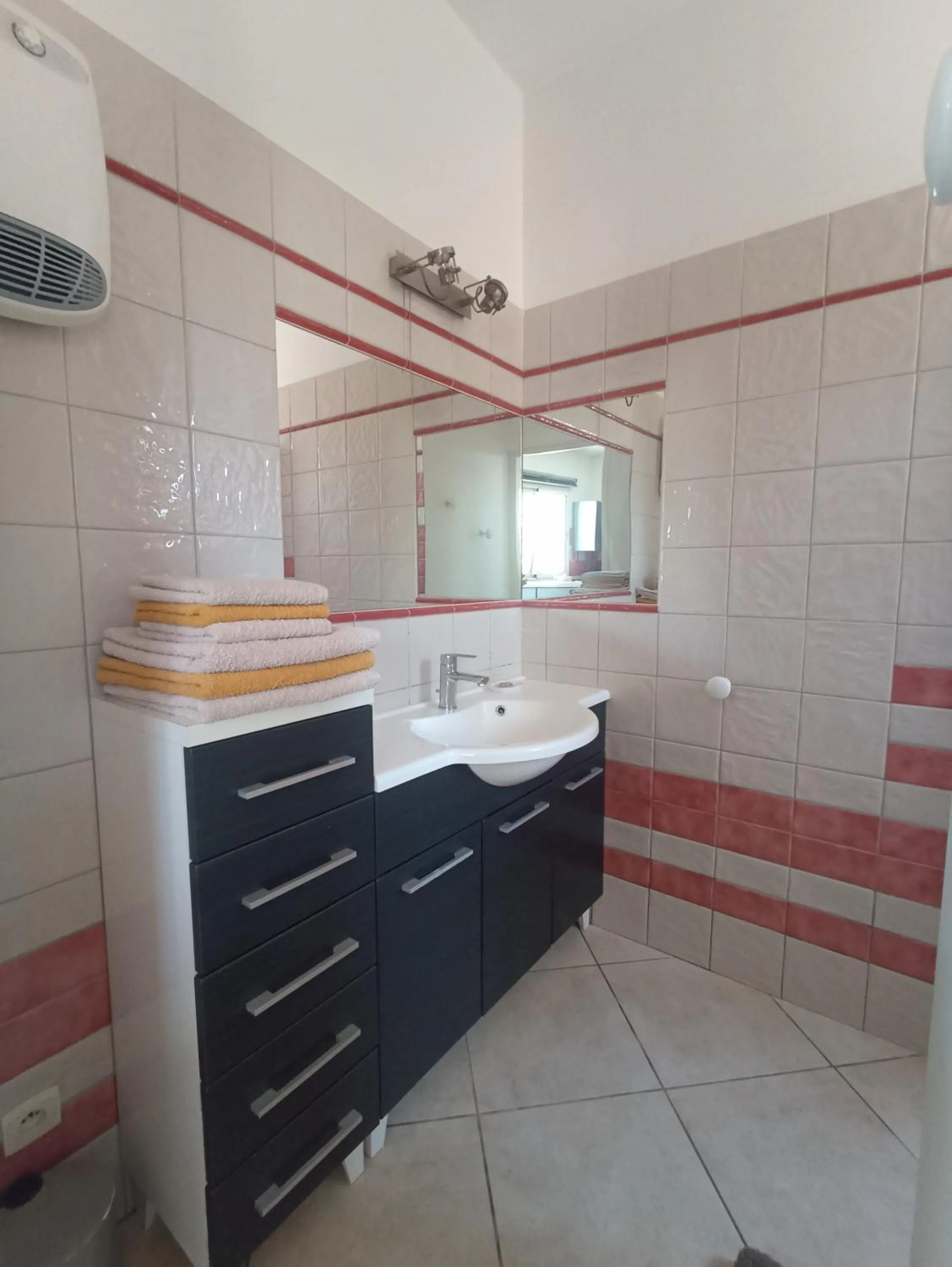 Bathroom in Sous Les Pins gîtes et chambres d'hôtes