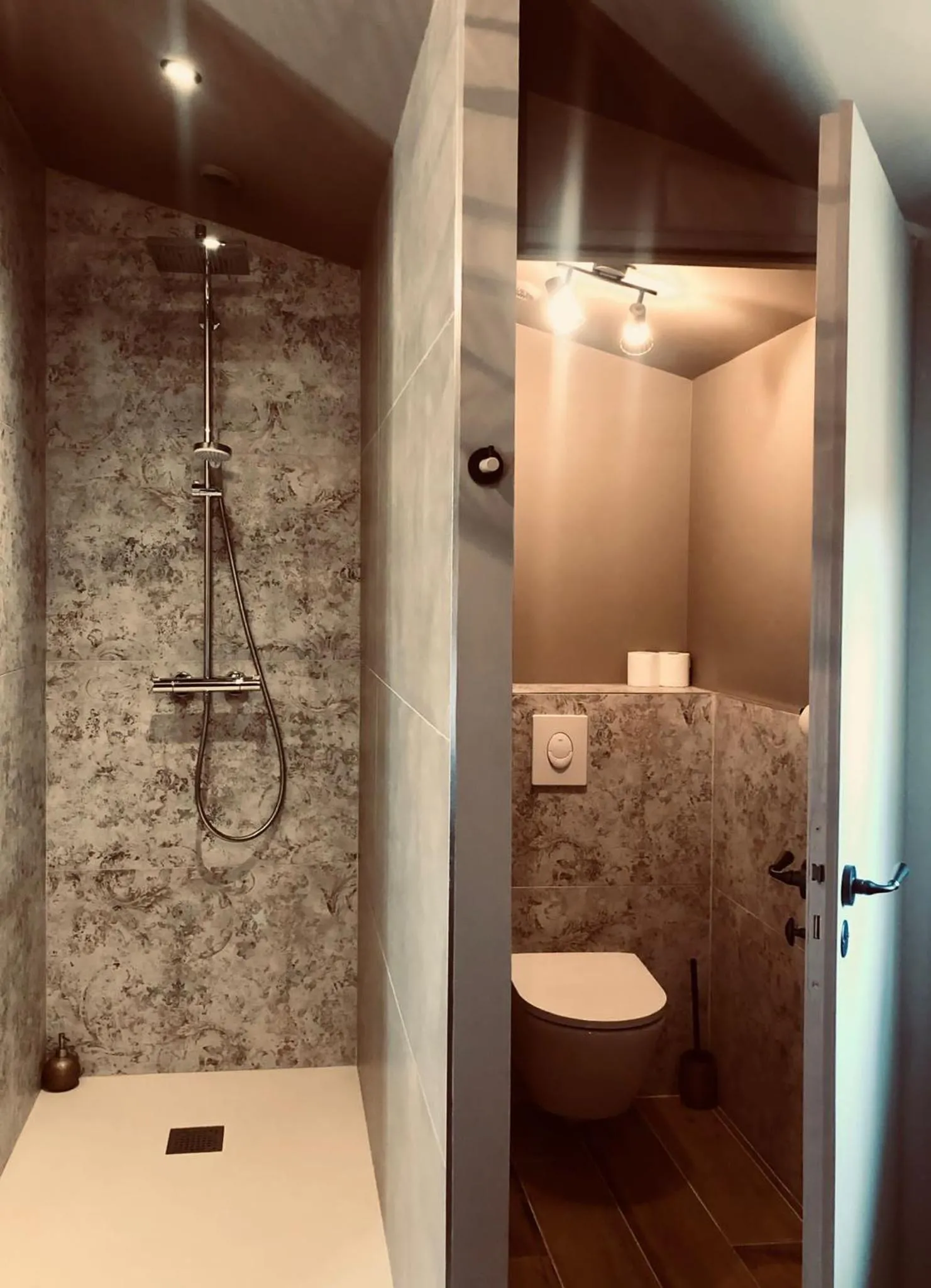Bathroom in Sous Les Pins gîtes et chambres d'hôtes