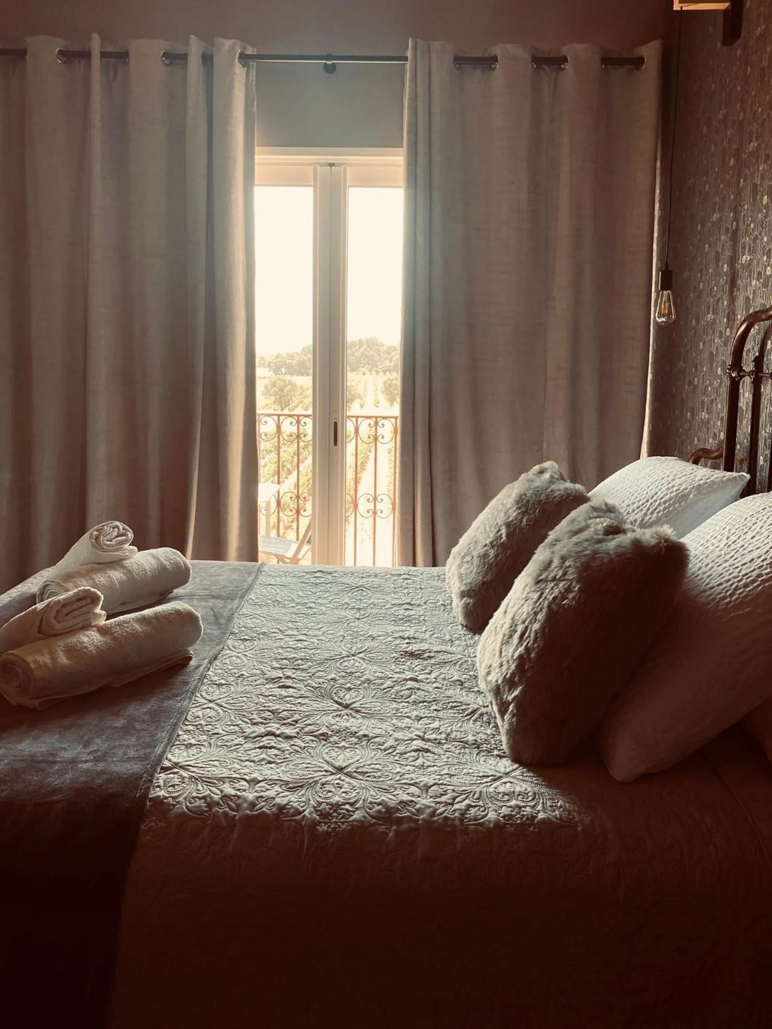 Bedroom, Bed in Sous Les Pins gîtes et chambres d'hôtes