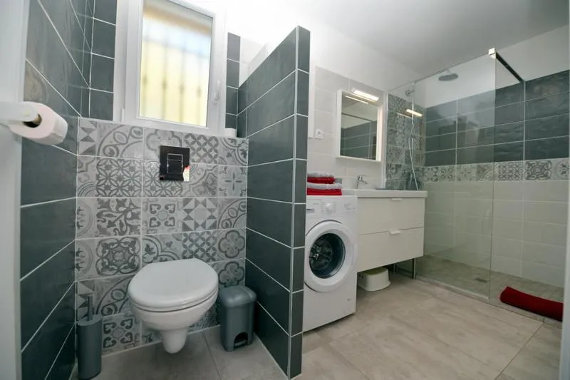 Toilet in Sous Les Pins gîtes et chambres d'hôtes