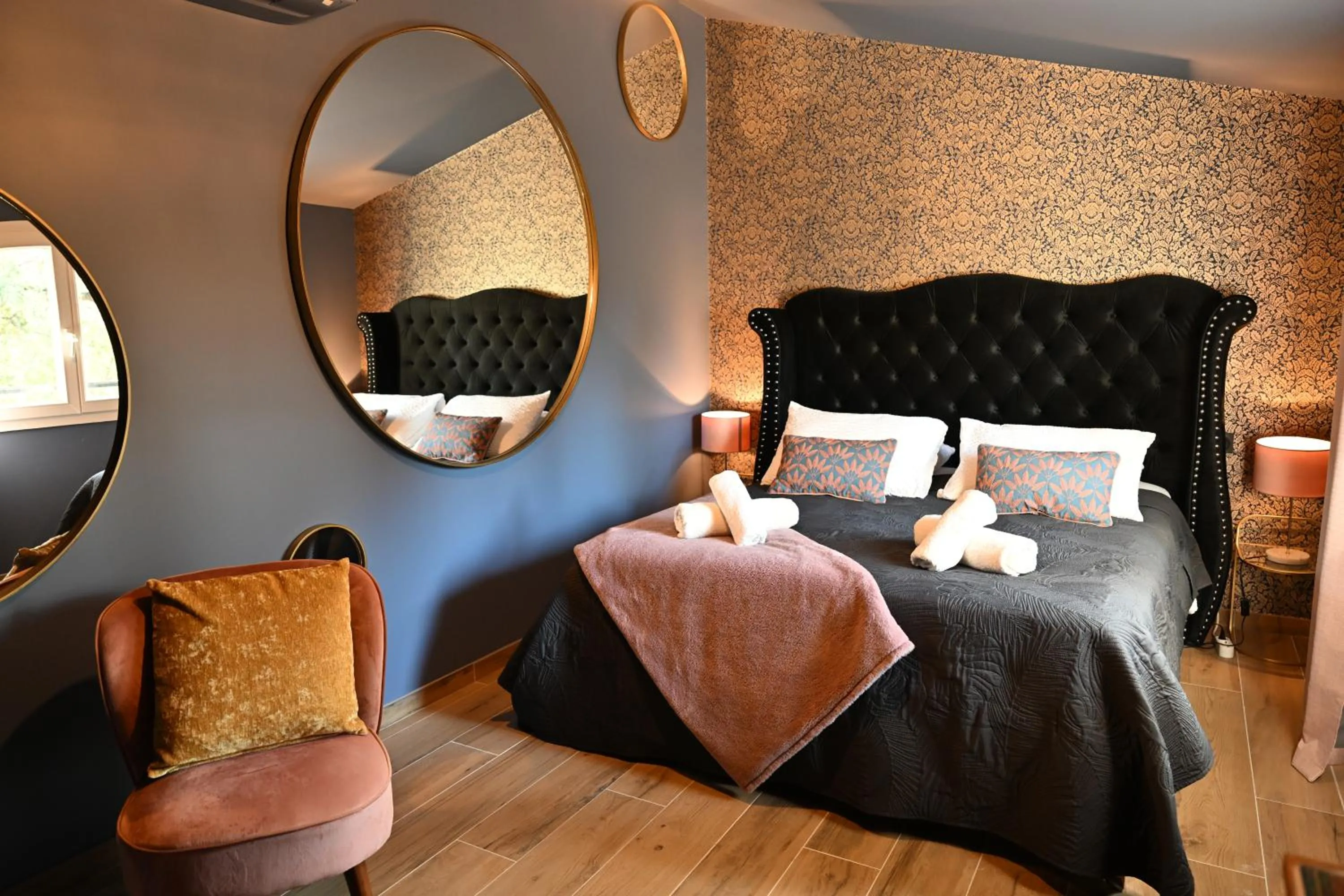 Bed in Sous Les Pins gîtes et chambres d'hôtes