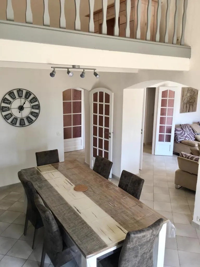 Dining area in Sous Les Pins gîtes et chambres d'hôtes