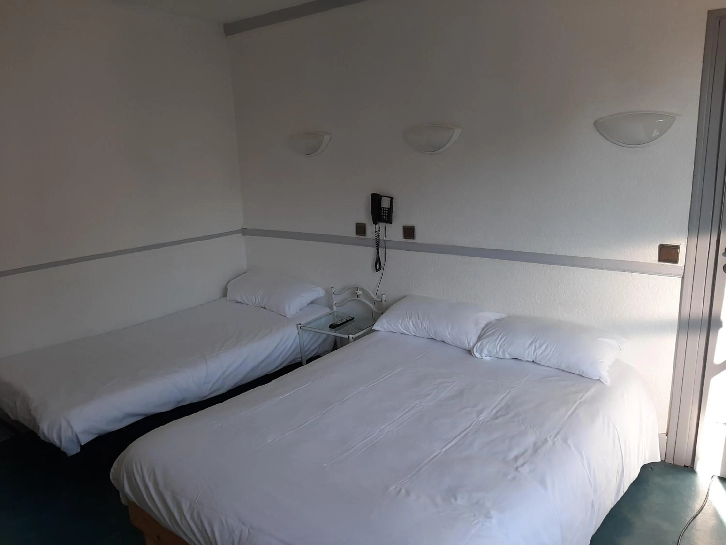 Bed in Hôtel Les Beaux Arts- Limoges Hypercentre