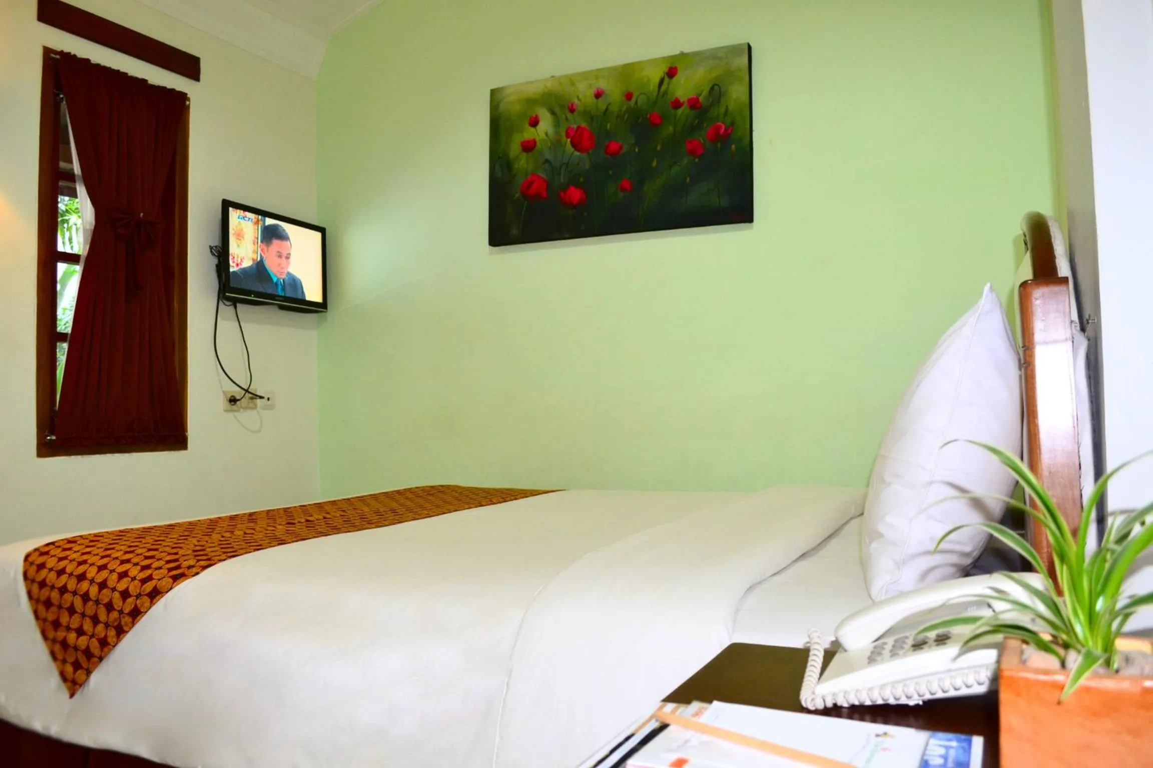 Bedroom, Bed in The Kresna Hotel