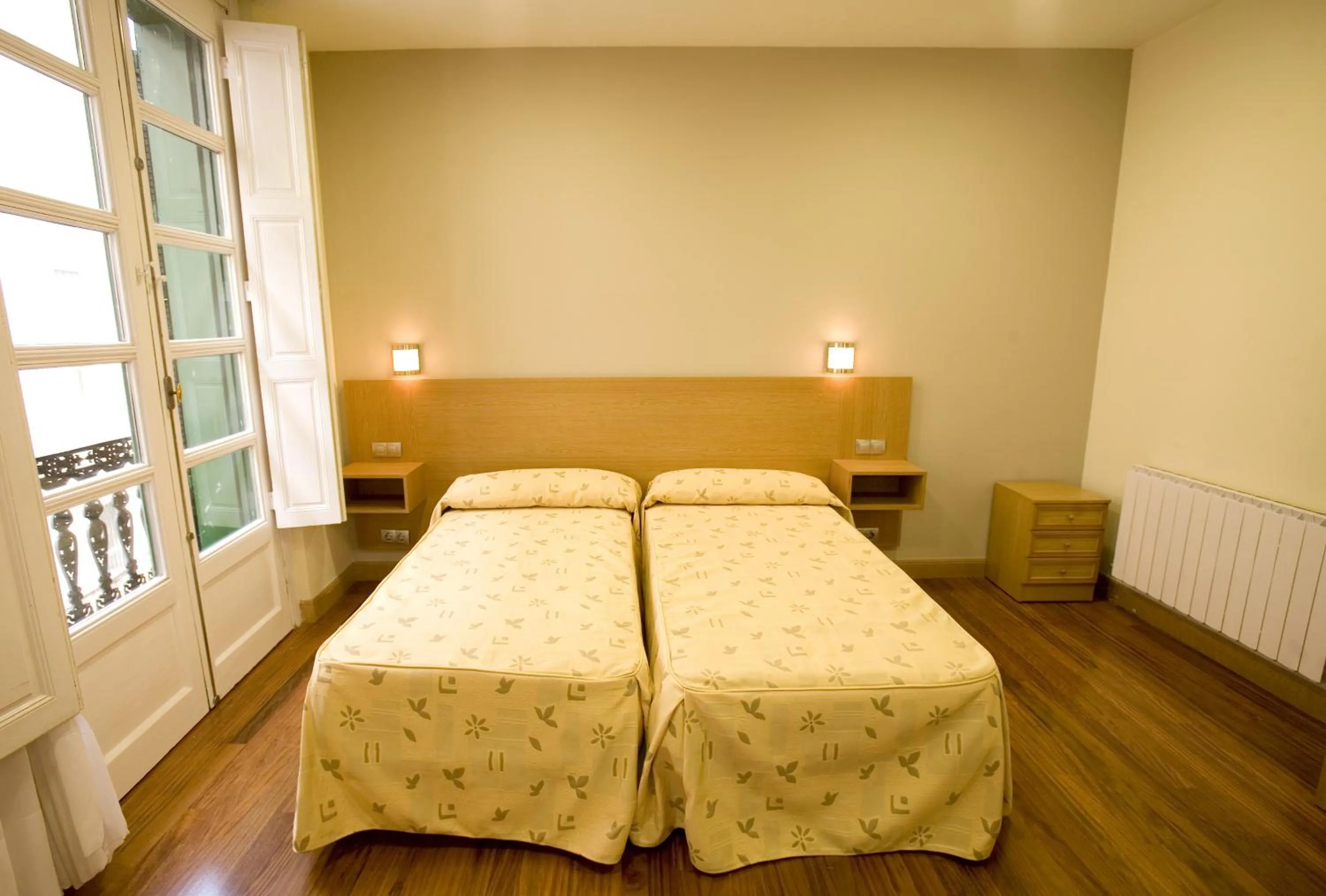 Bed in Roquefer Bilbao Central Rooms