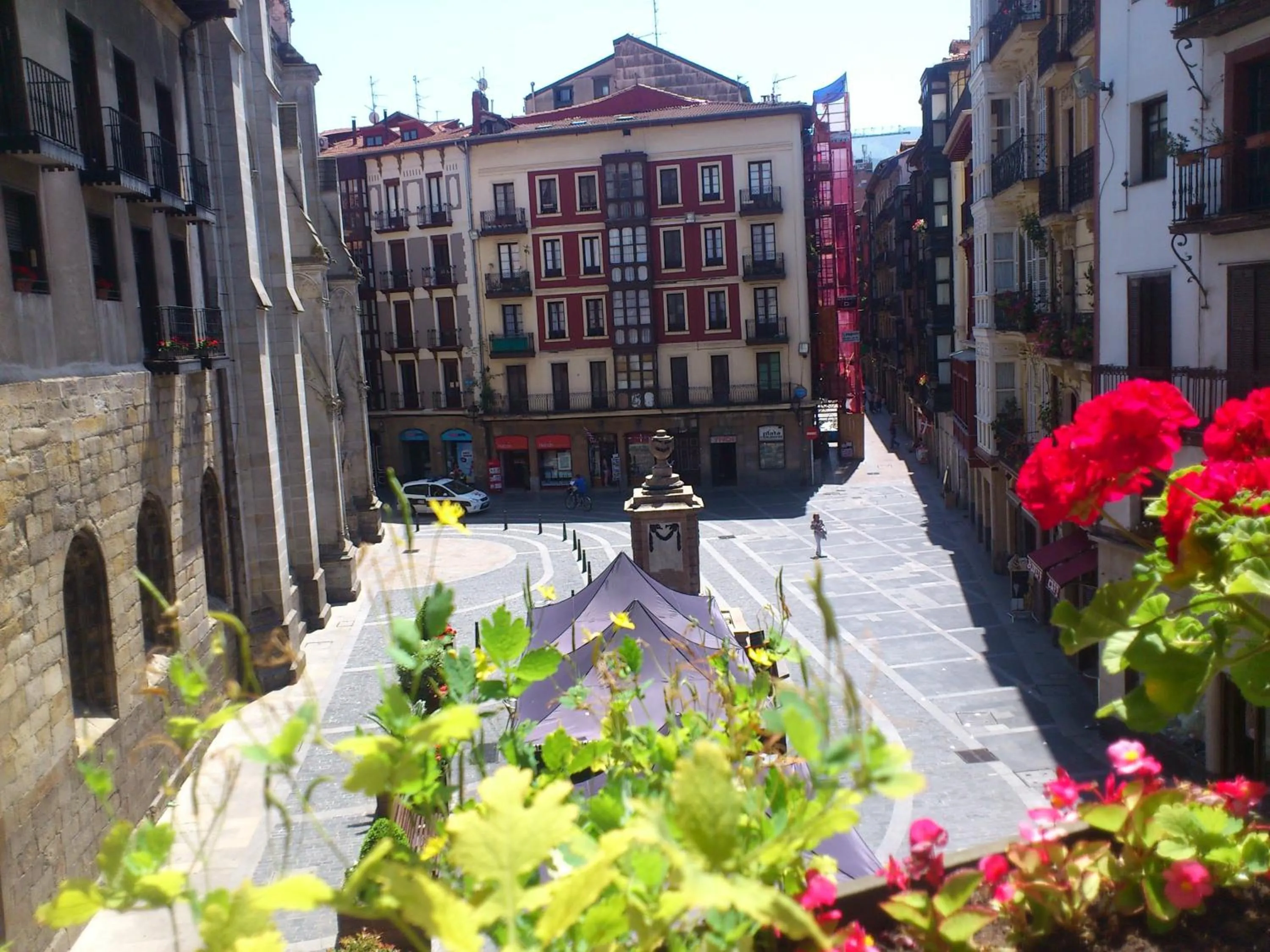 Property building in Roquefer Bilbao Central Rooms