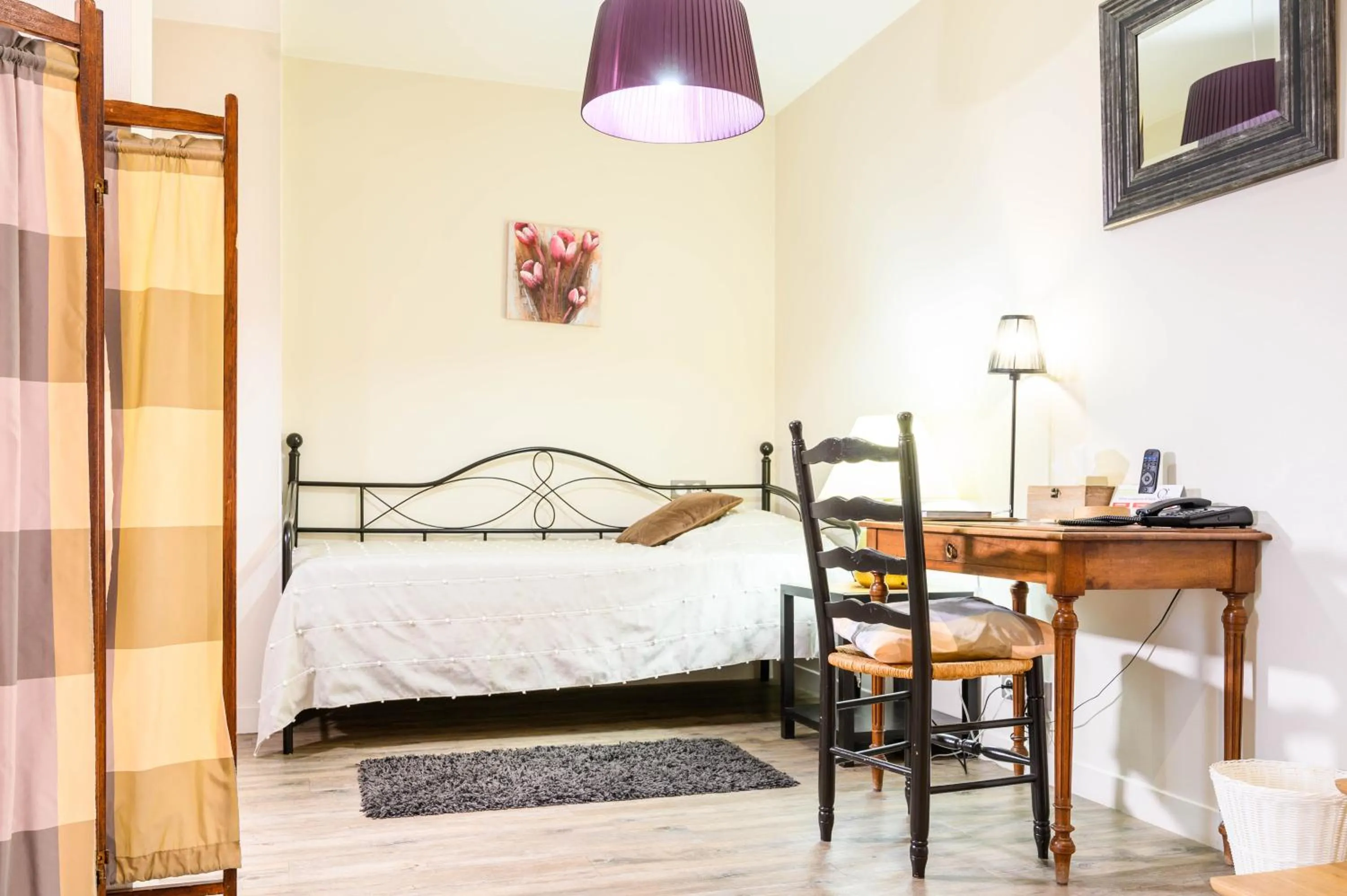 Bed in Logis hotel-restaurant les collines 59 route des crêtes