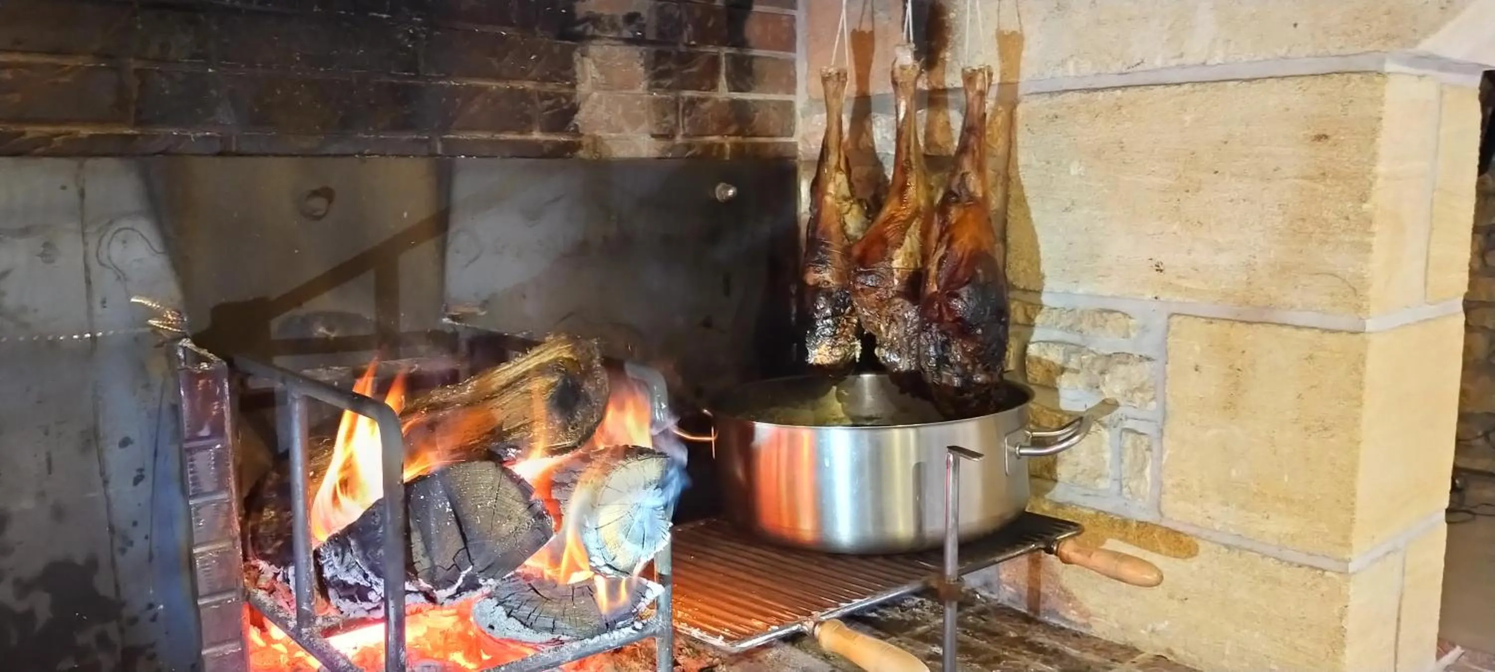 Logis hotel-restaurant les collines 59 route des crêtes