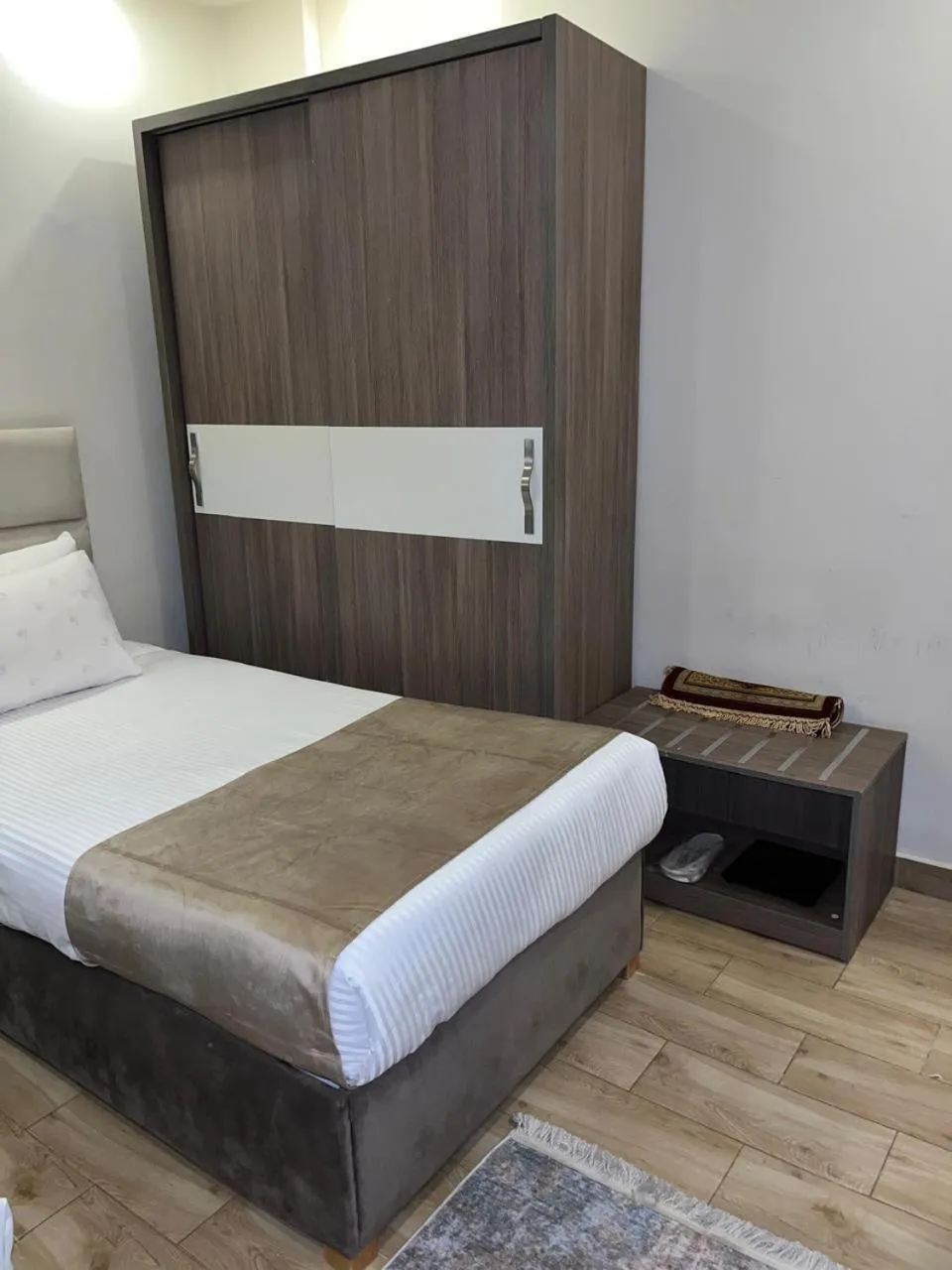 Bed in Jewel Al Nasr Hotel & Apartments