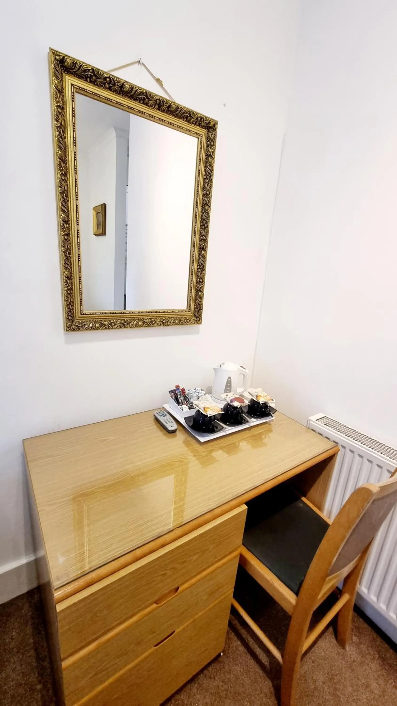 Coffee/tea facilities in The Guards Hotel