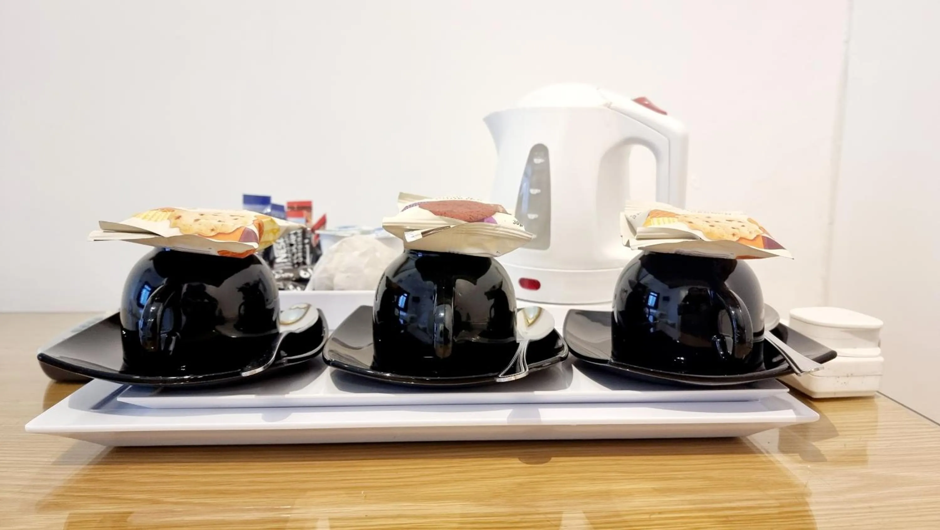 Coffee/tea facilities in The Guards Hotel