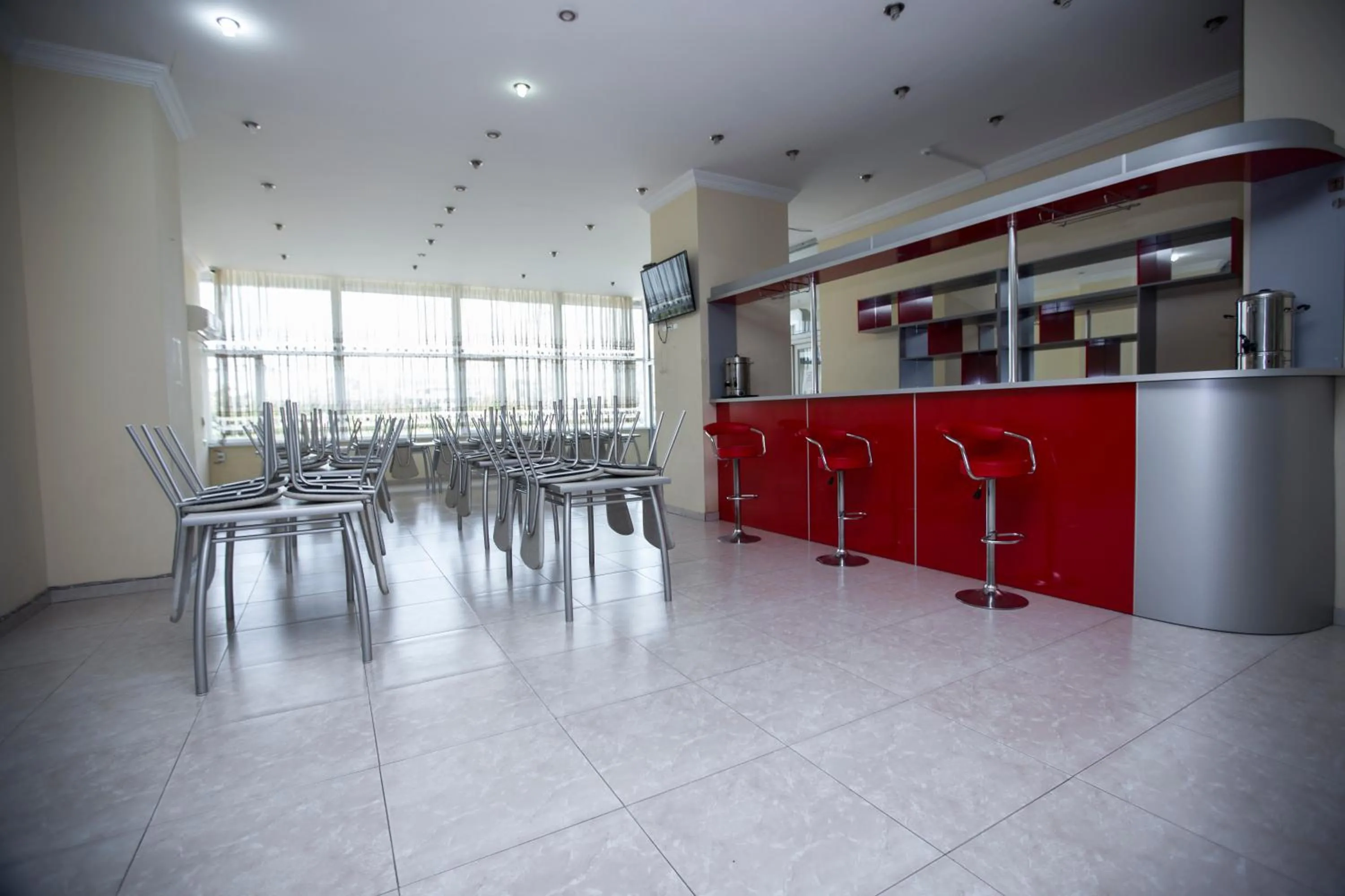 Restaurant/places to eat in Ortachala Palace