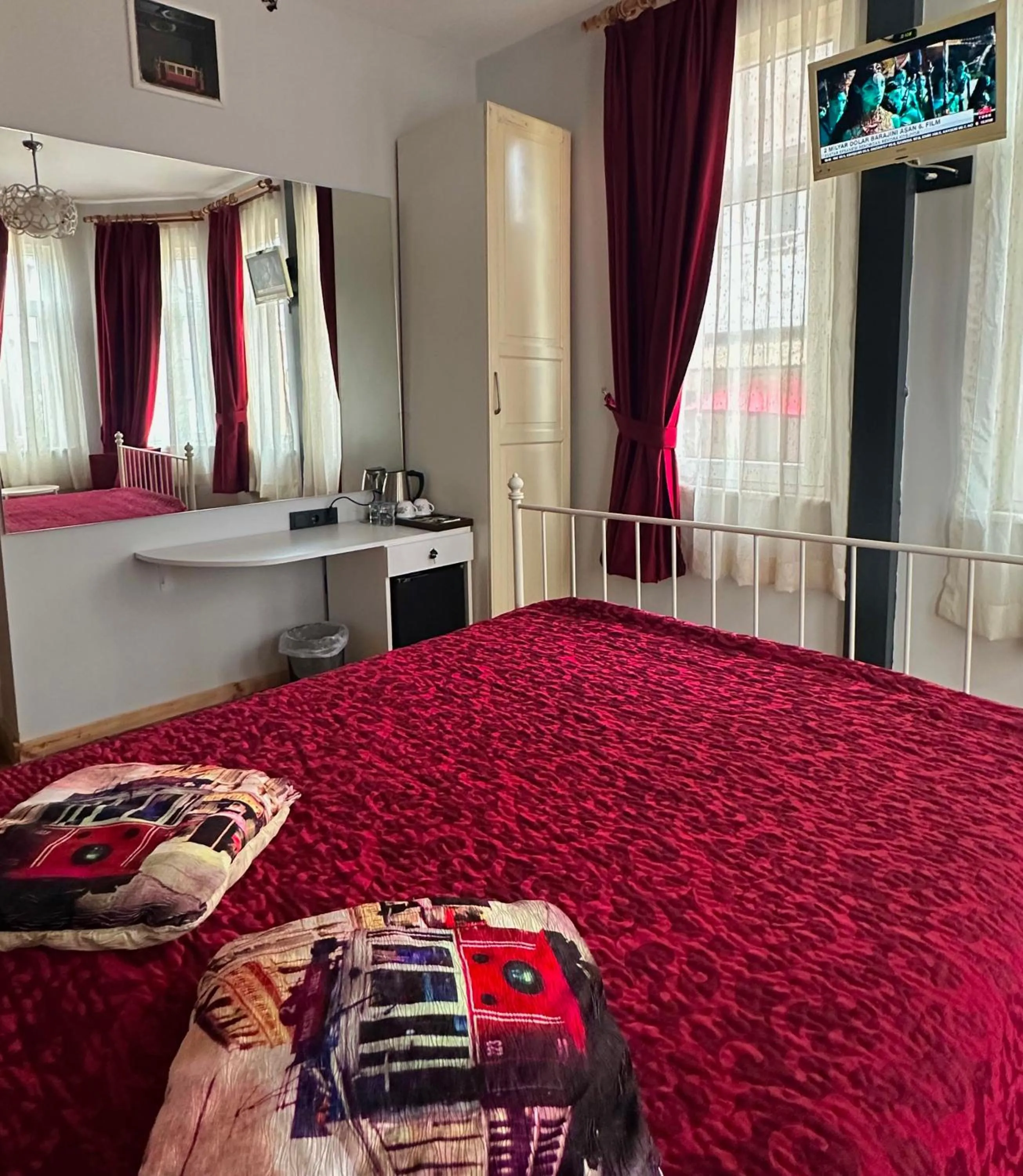 TV and multimedia, Bed in Corner Hot