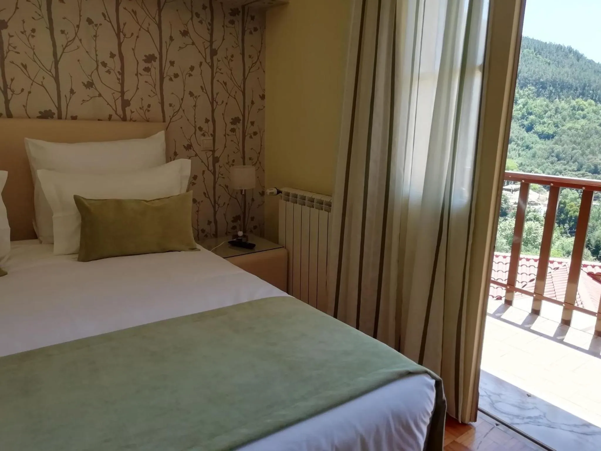 Photo of the whole room, Bed in Adelaide Hotel