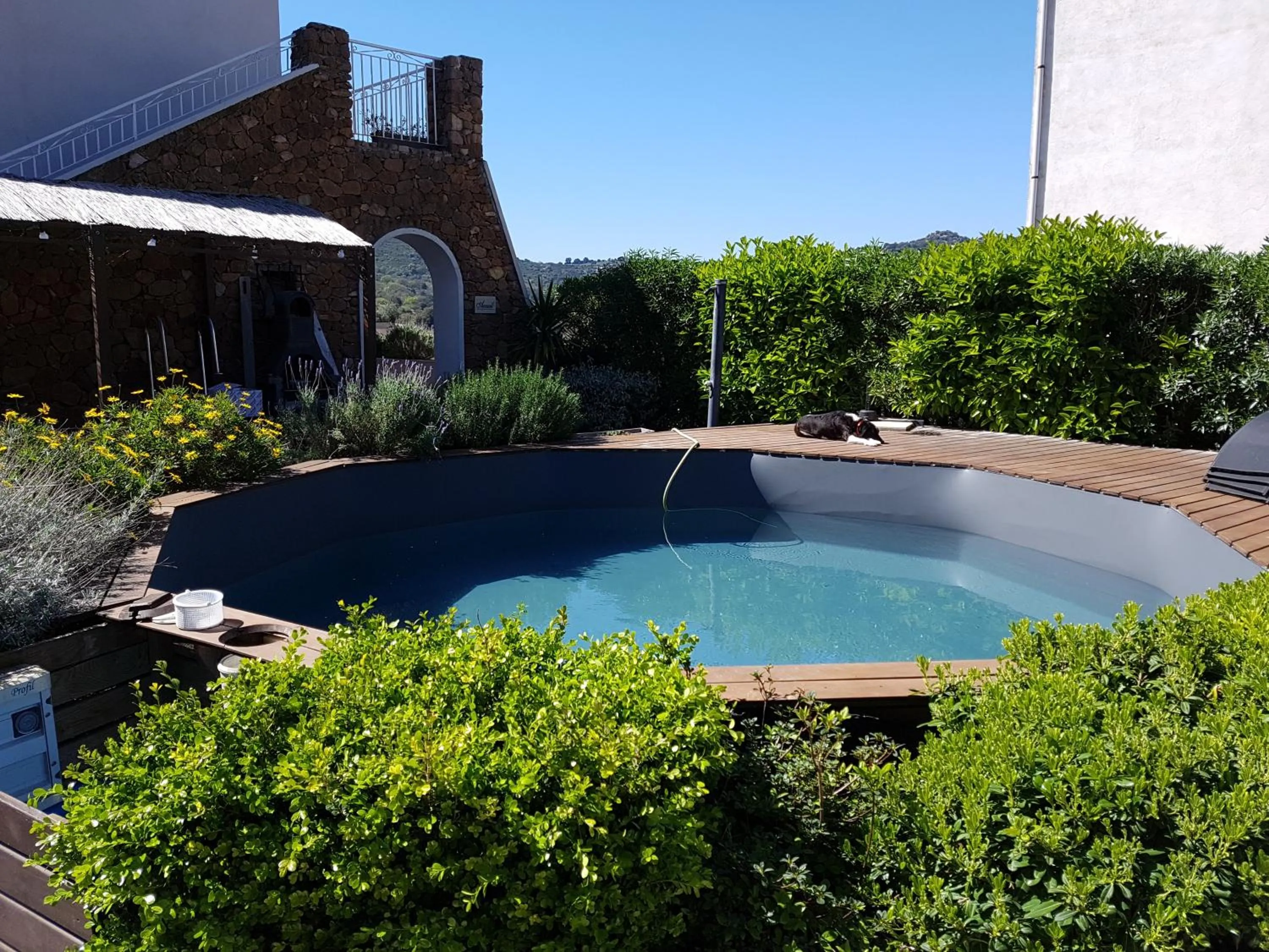 A l'ombre du clocher