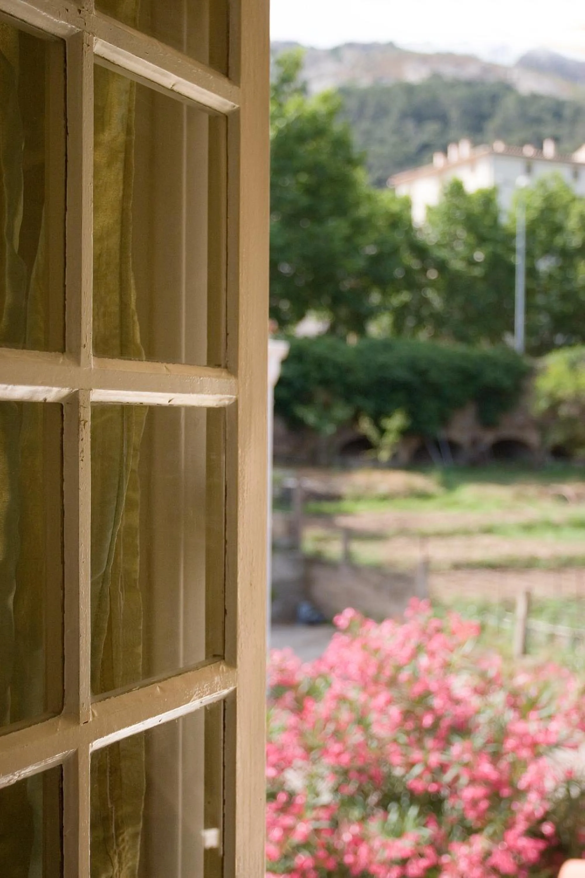 A l'ombre du clocher