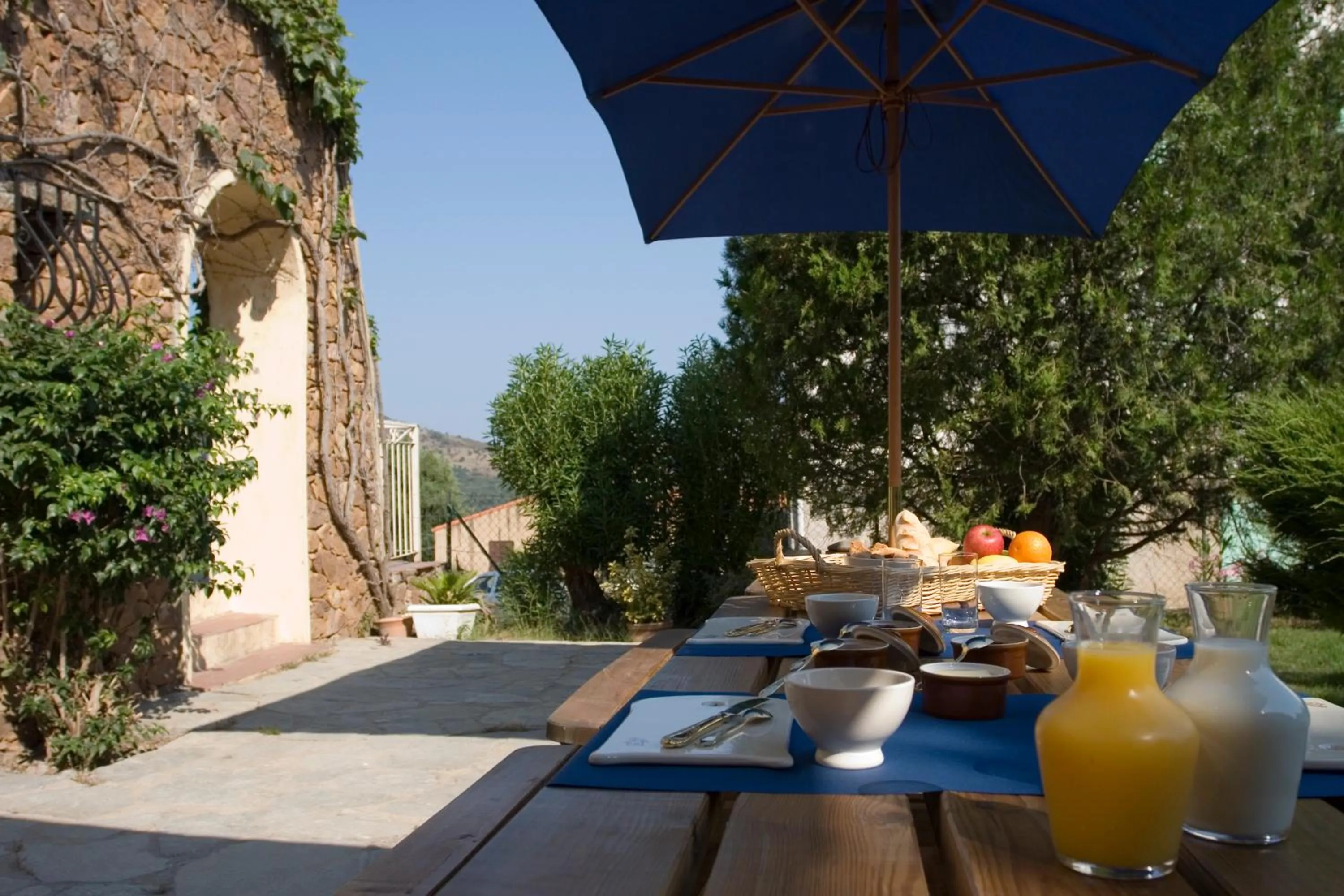 A l'ombre du clocher