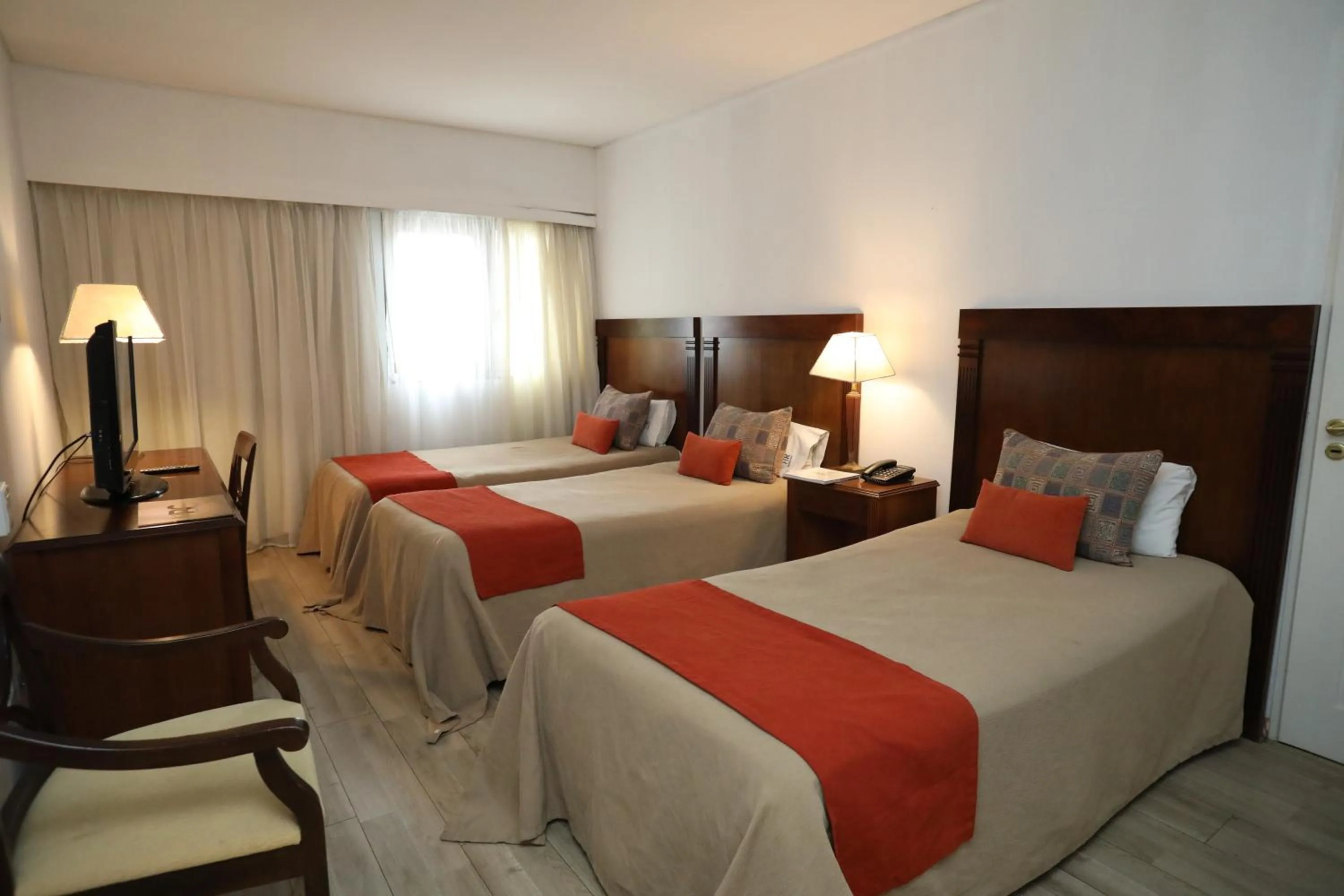 Photo of the whole room, Bed in HR Esmeralda Luxor