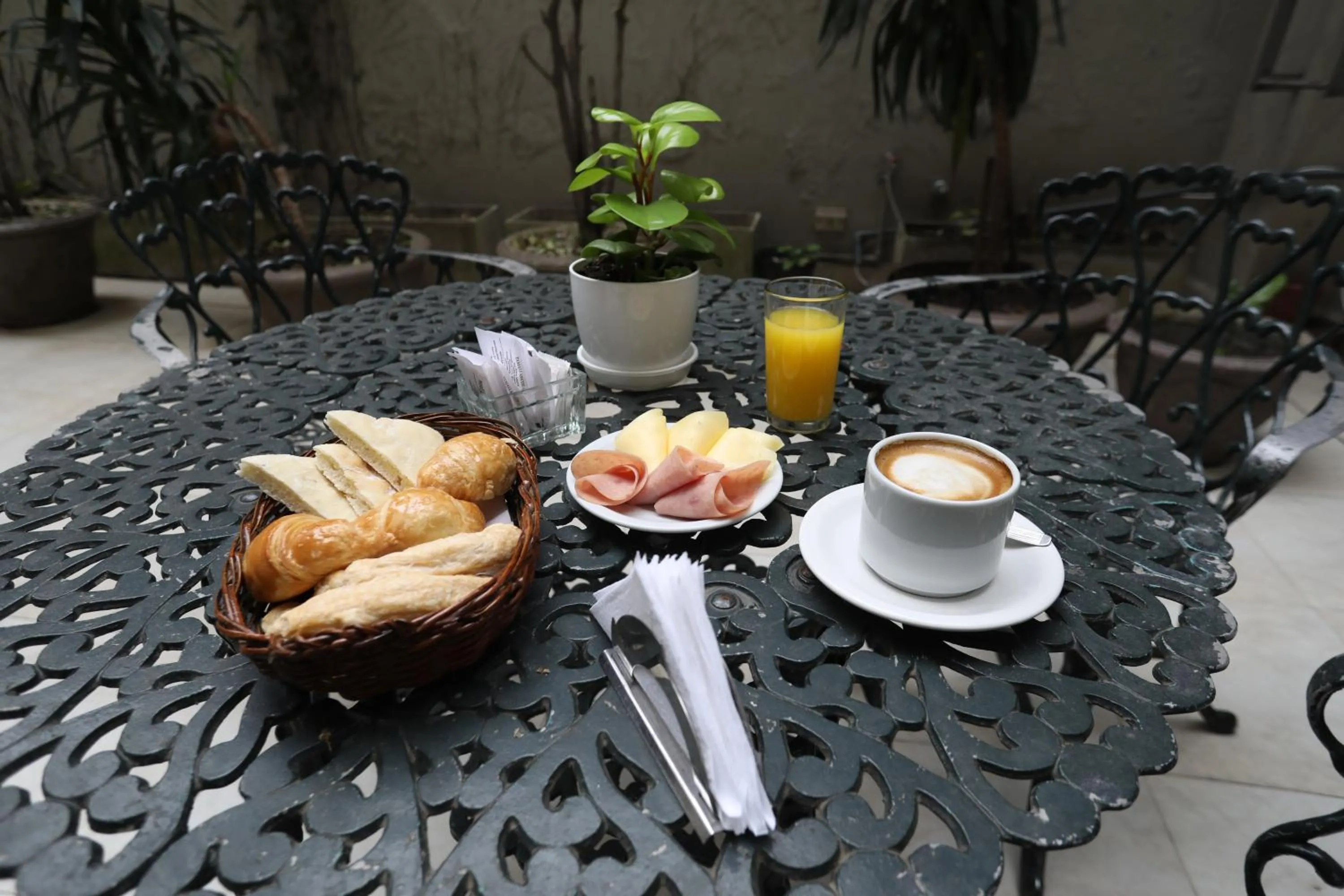 Buffet breakfast in HR Esmeralda Luxor