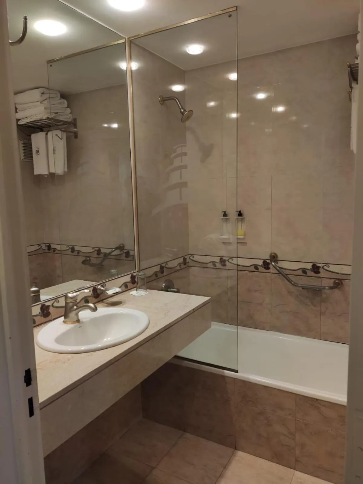 Bathroom in HR Esmeralda Luxor