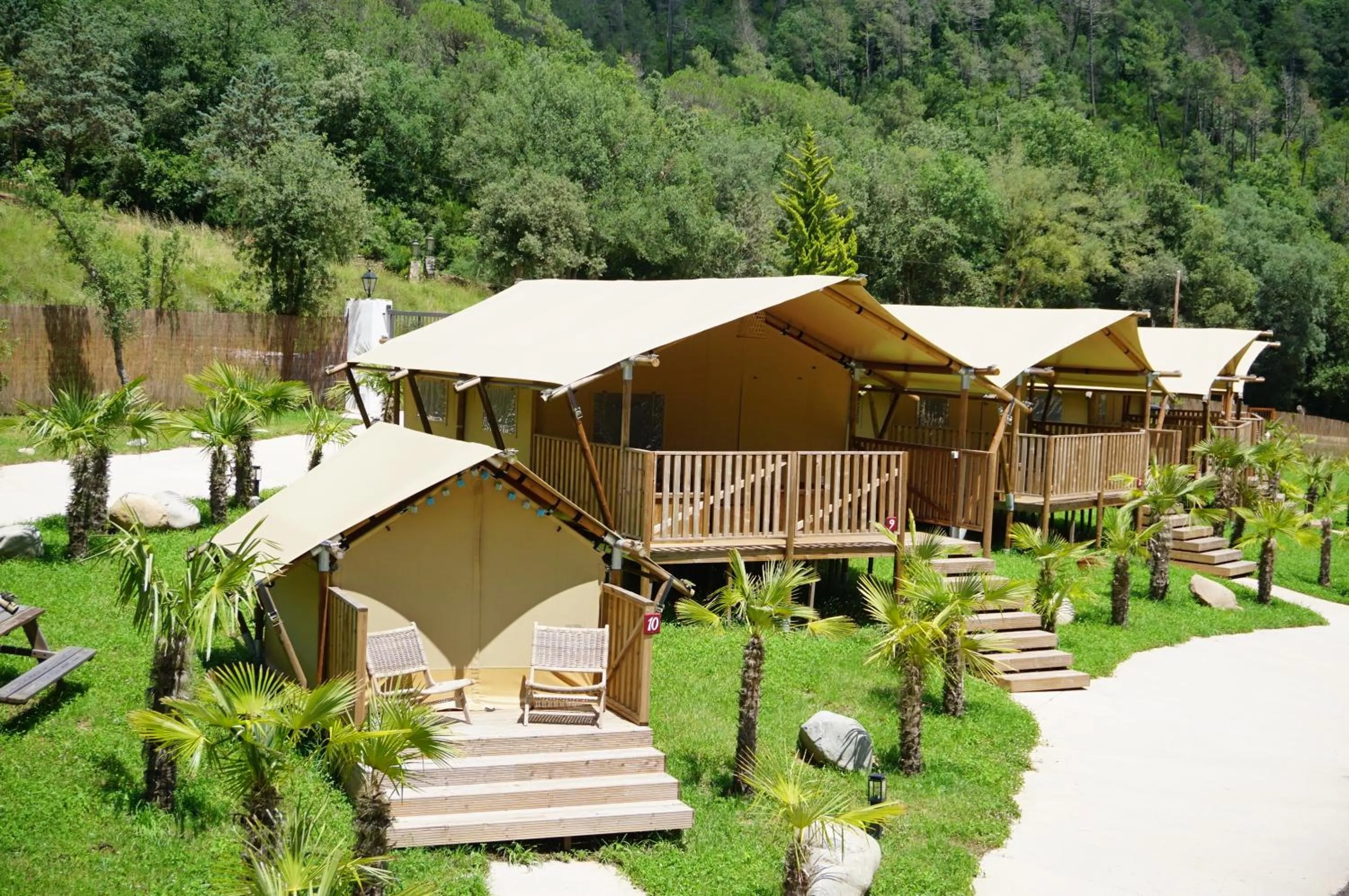 Garden in Glamping Can Bora Lodges