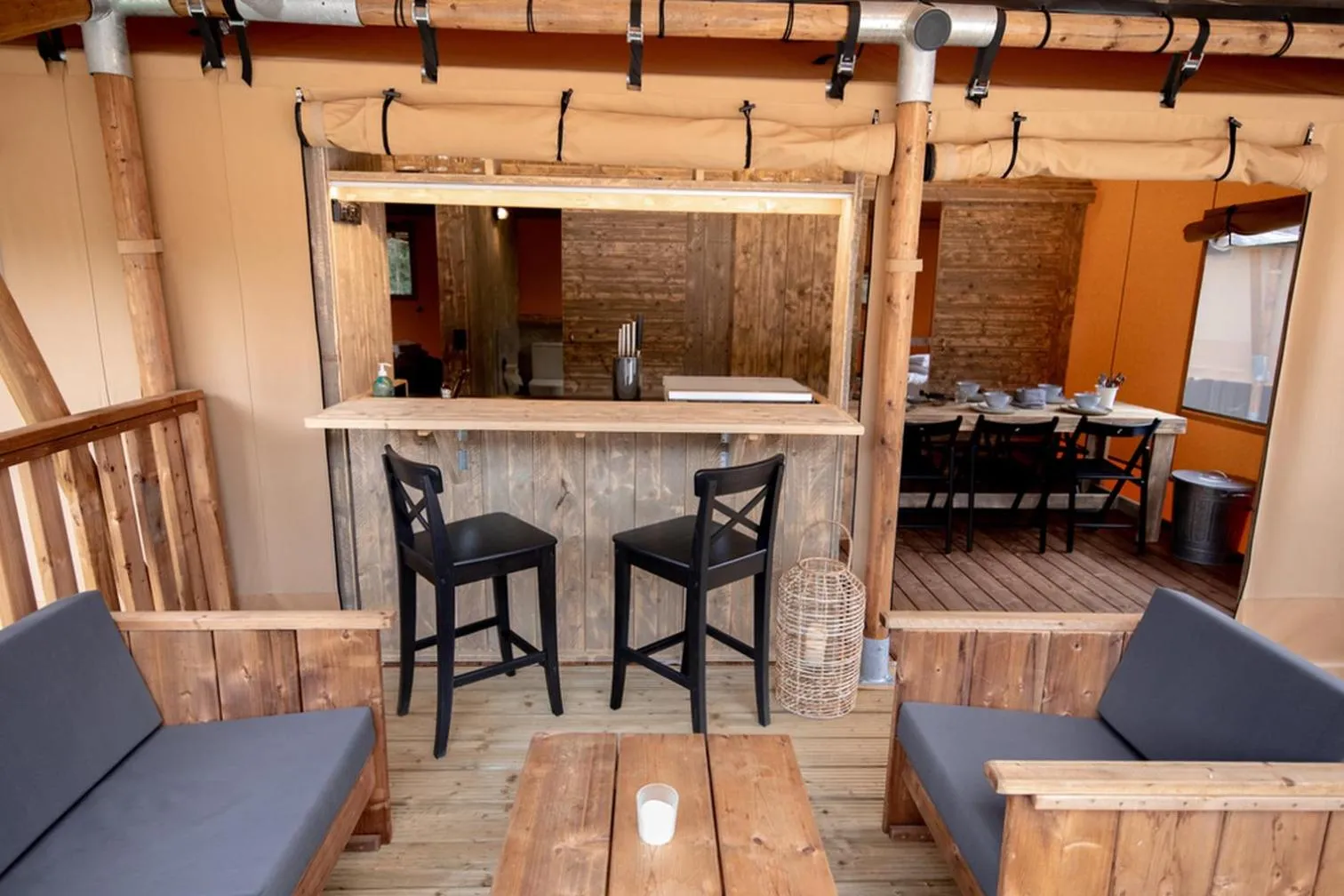 Lounge or bar in Glamping Can Bora Lodges