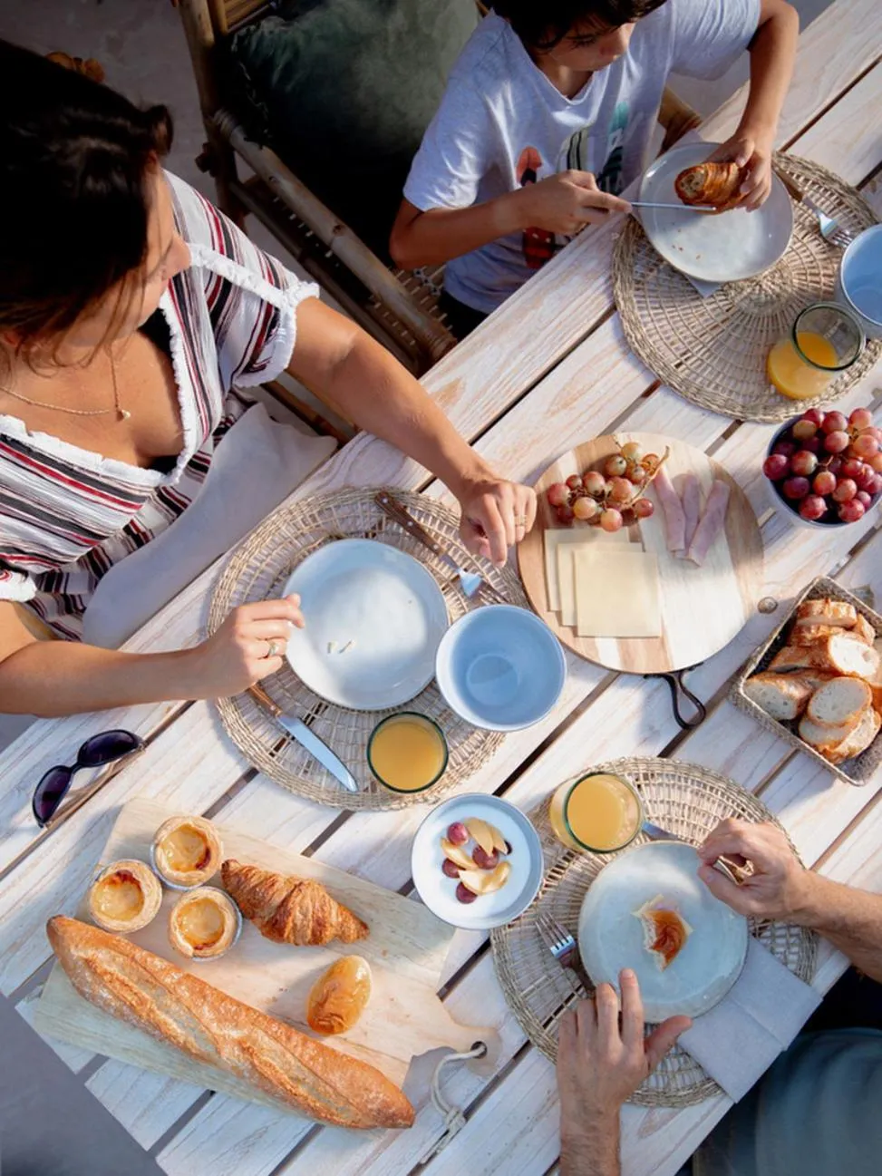 Restaurant/places to eat in Glamping Can Bora Lodges