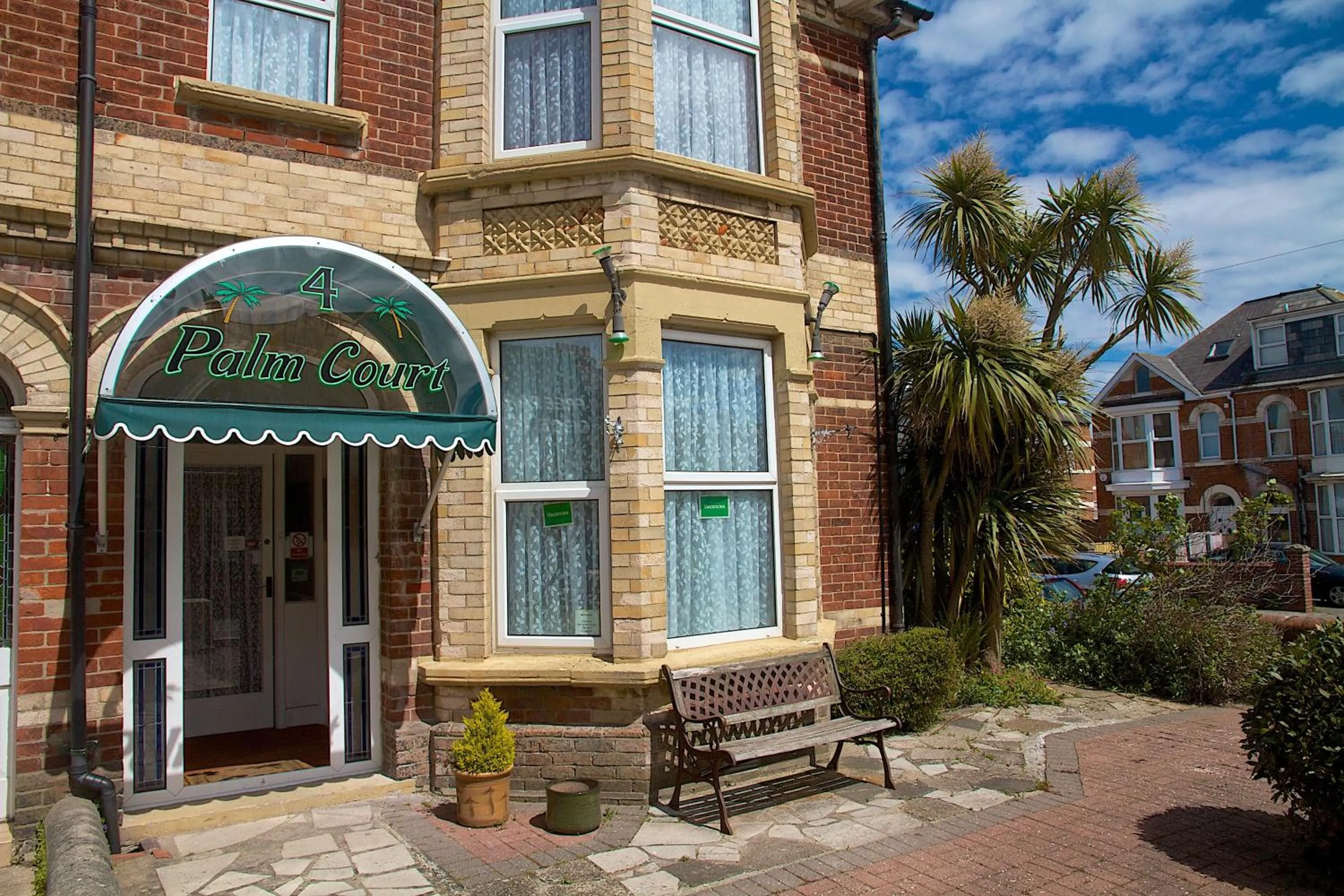 Facade/entrance in Palm Court