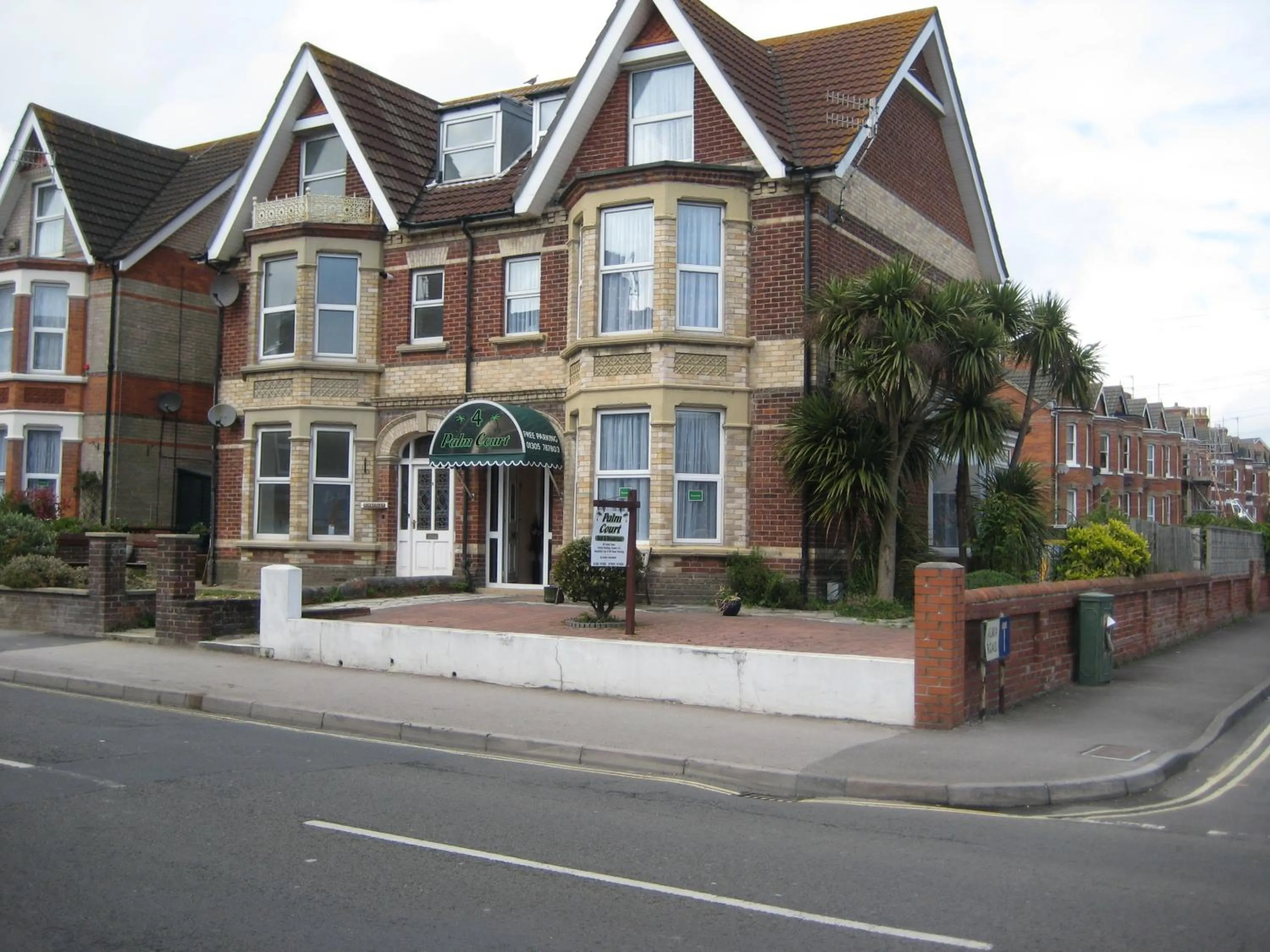 Property building in Palm Court